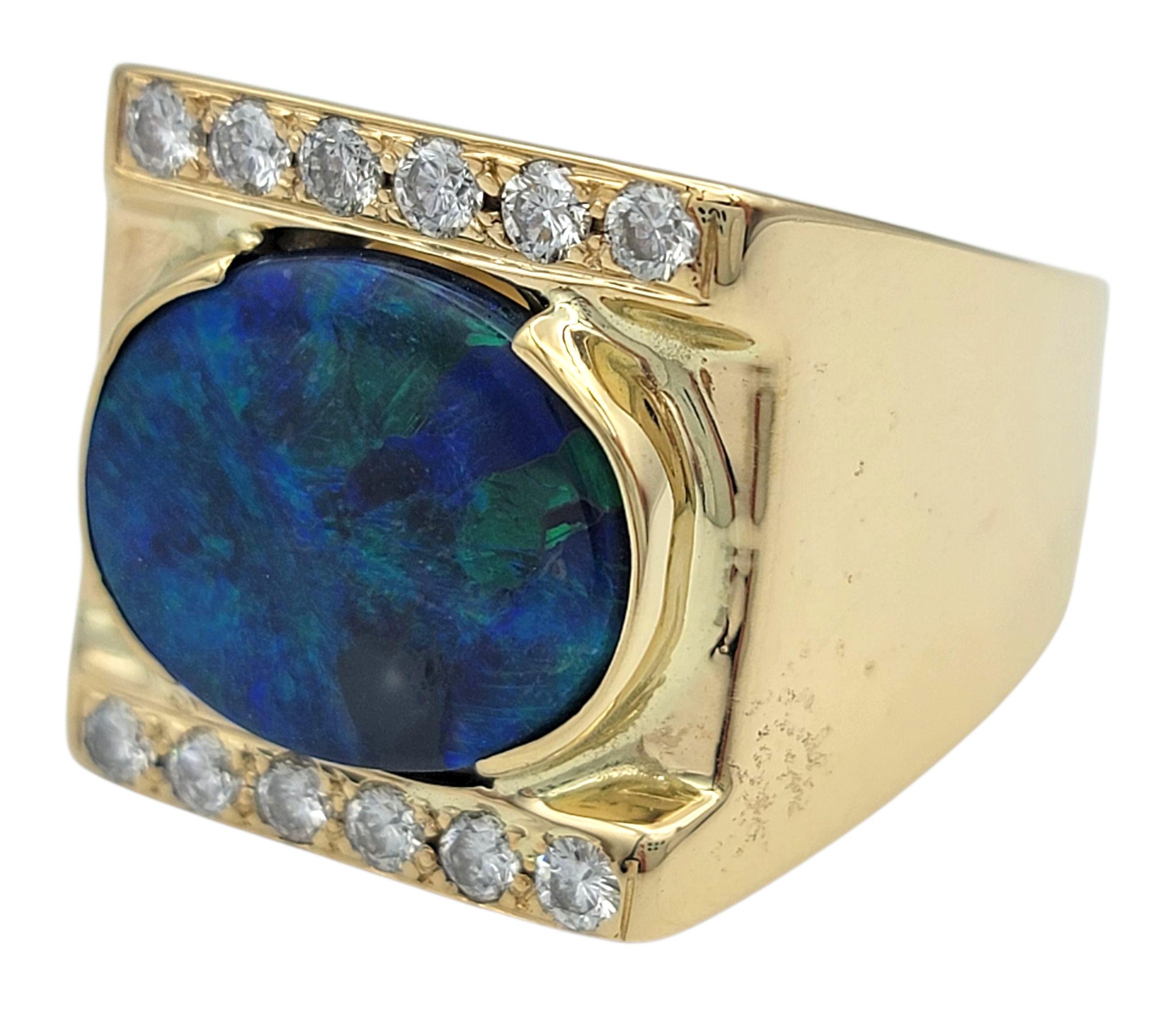 Contemporain Bague cocktail en or jaune 14 carats avec opale noire de l'Est et de l'Ouest de taille ovale et diamants en vente
