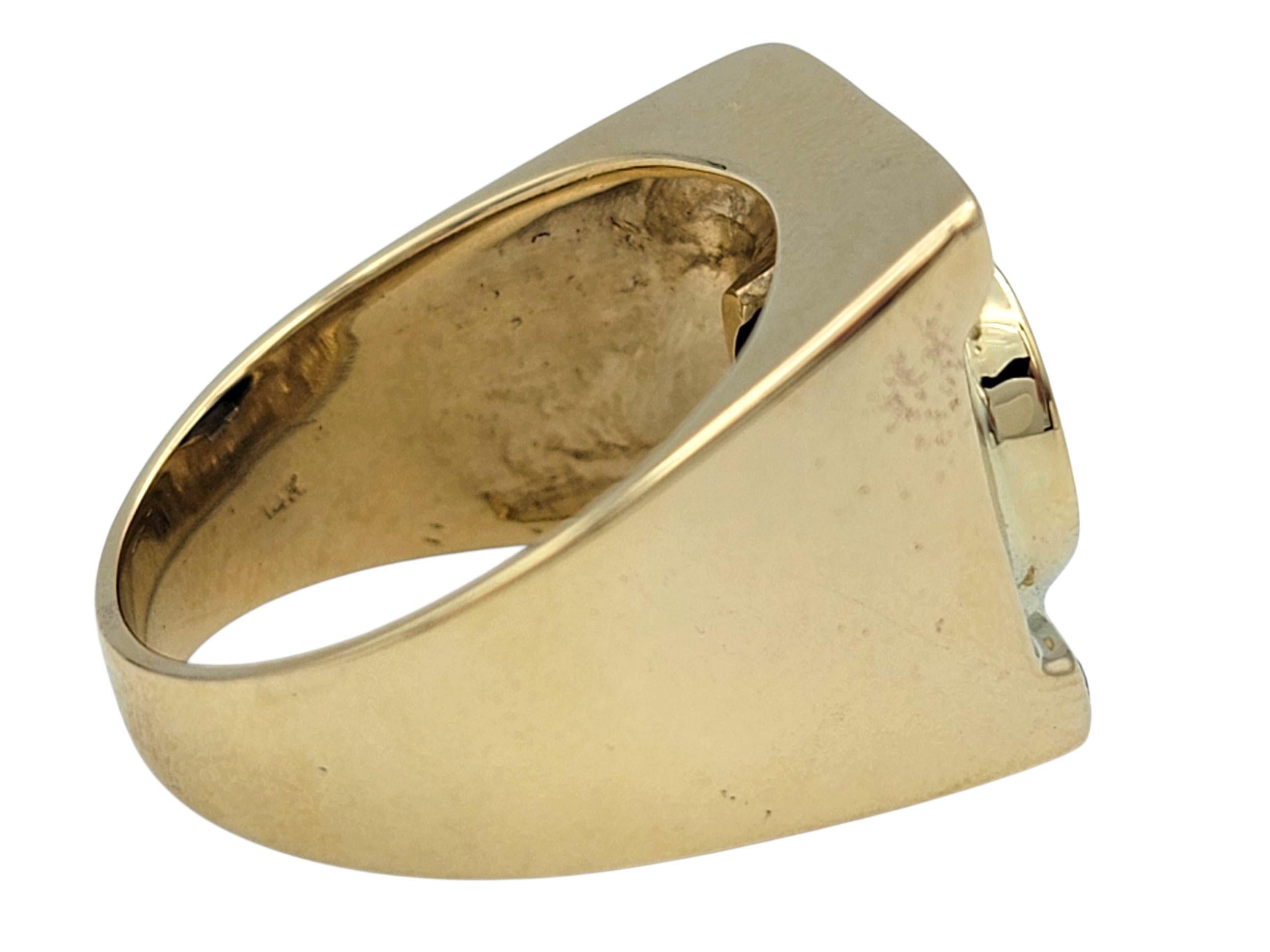 Taille ovale Bague cocktail en or jaune 14 carats avec opale noire de l'Est et de l'Ouest de taille ovale et diamants en vente