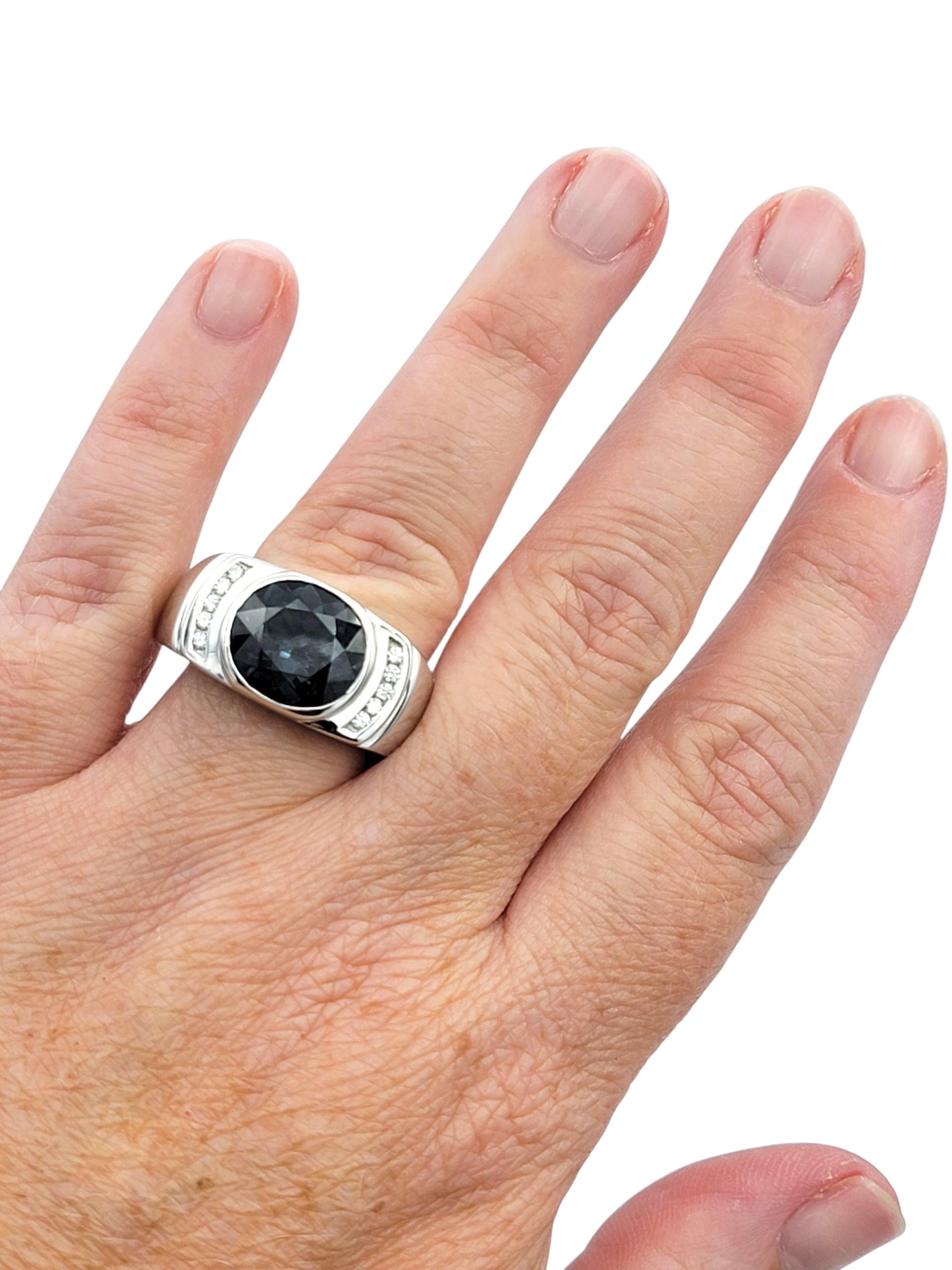 Bague en or blanc 14 carats avec spinelle bleu-gris East West et diamant de taille ovale en vente 4