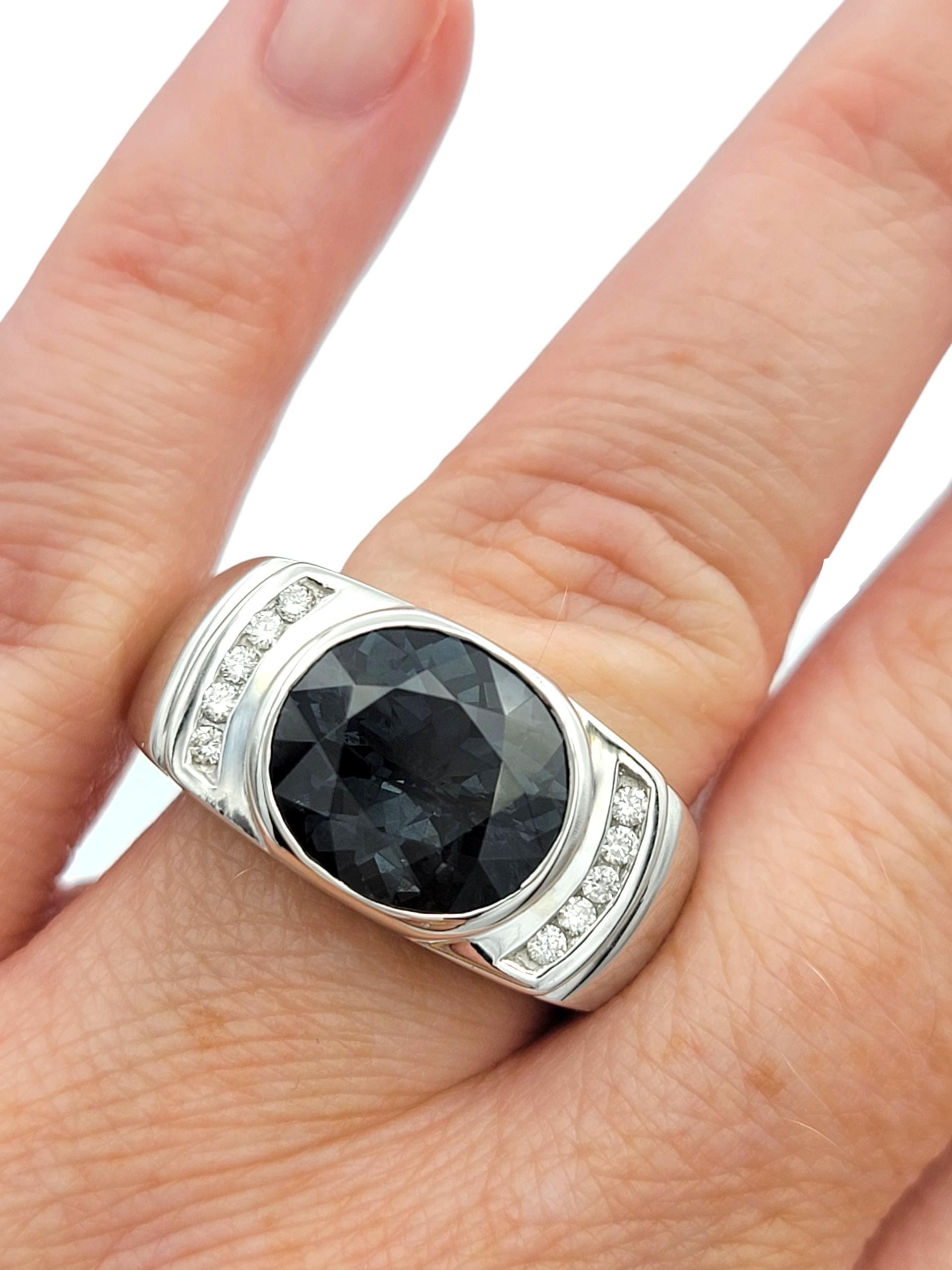 Bague en or blanc 14 carats avec spinelle bleu-gris East West et diamant de taille ovale en vente 5