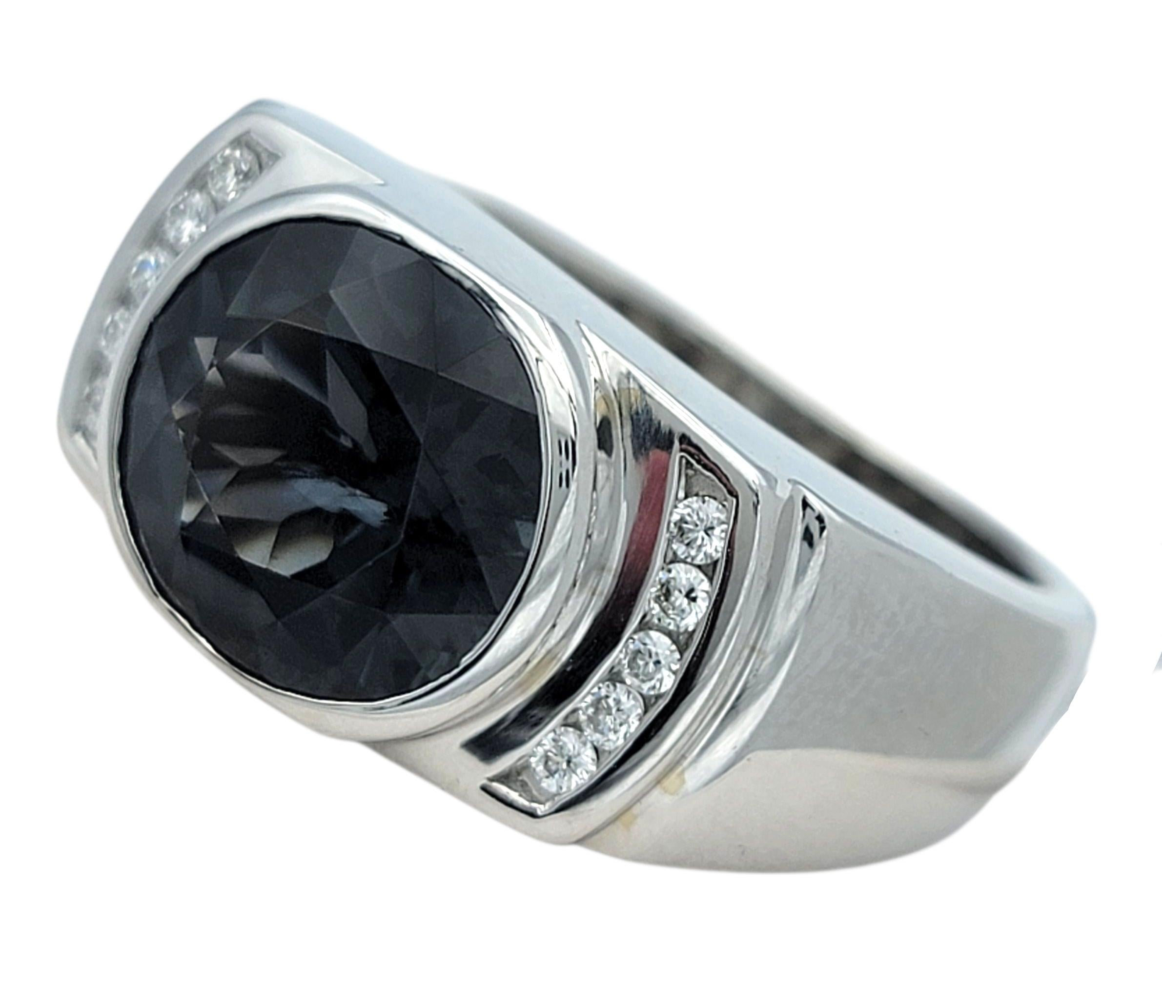 Taille ovale Bague en or blanc 14 carats avec spinelle bleu-gris East West et diamant de taille ovale en vente