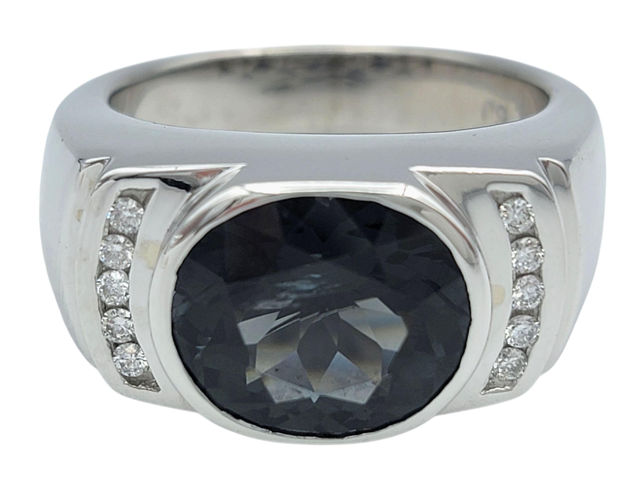 Bague en or blanc 14 carats avec spinelle bleu-gris East West et diamant de taille ovale Bon état - En vente à Scottsdale, AZ