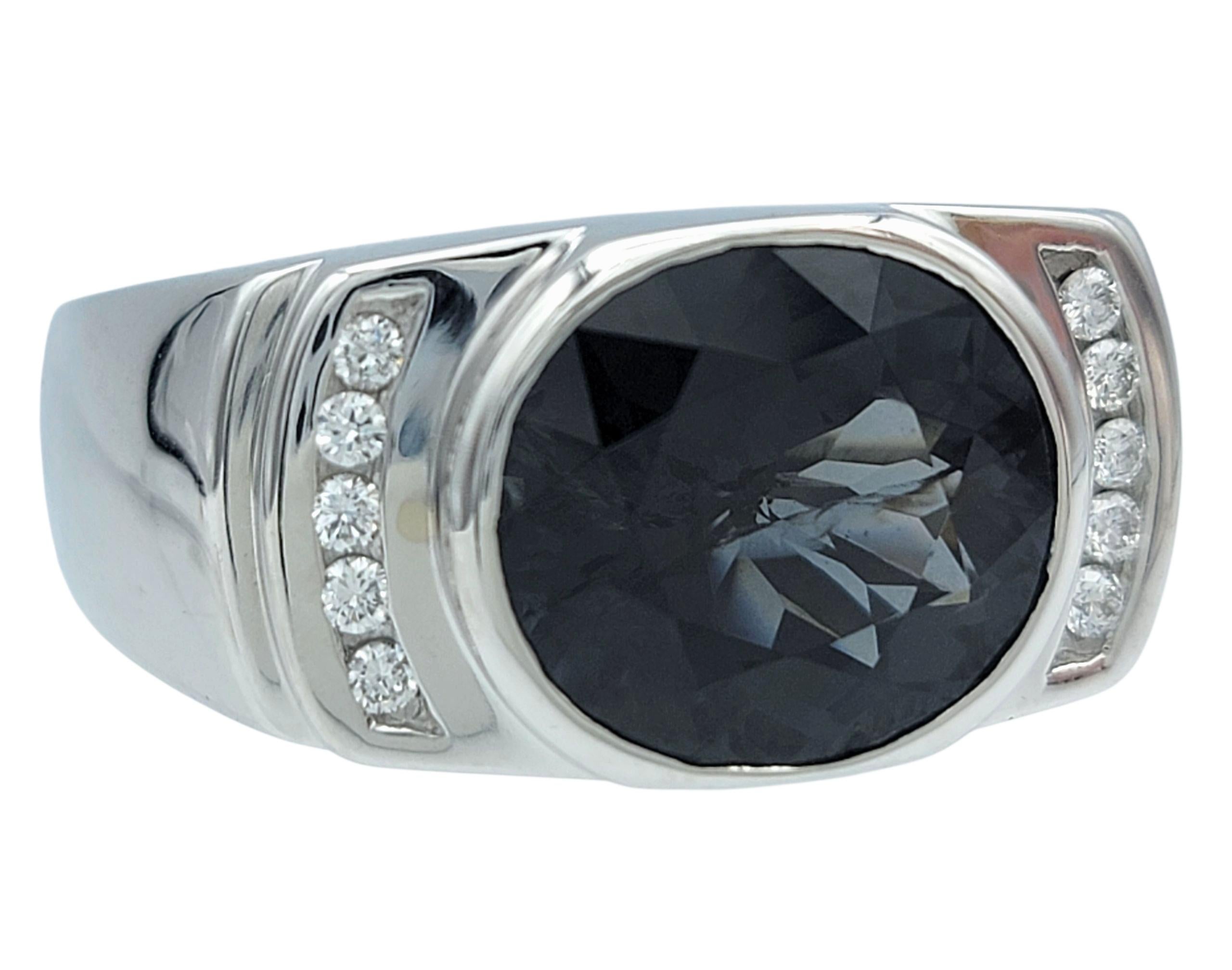 Bague en or blanc 14 carats avec spinelle bleu-gris East West et diamant de taille ovale Unisexe en vente