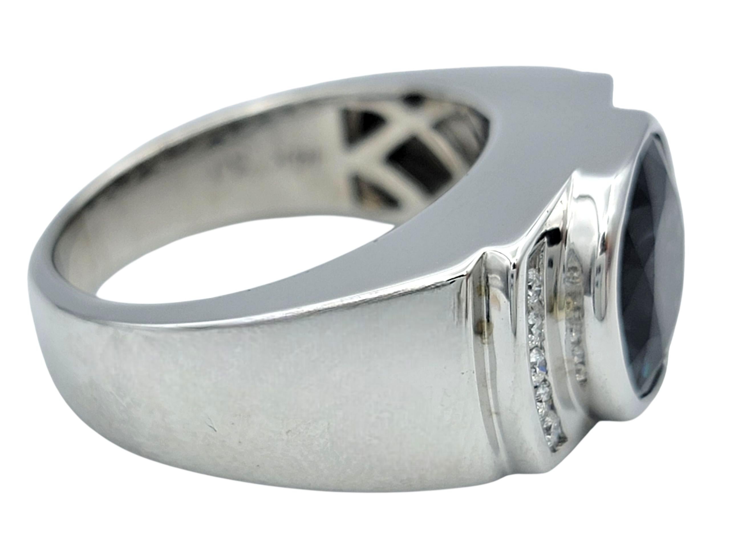 Bague en or blanc 14 carats avec spinelle bleu-gris East West et diamant de taille ovale en vente 1