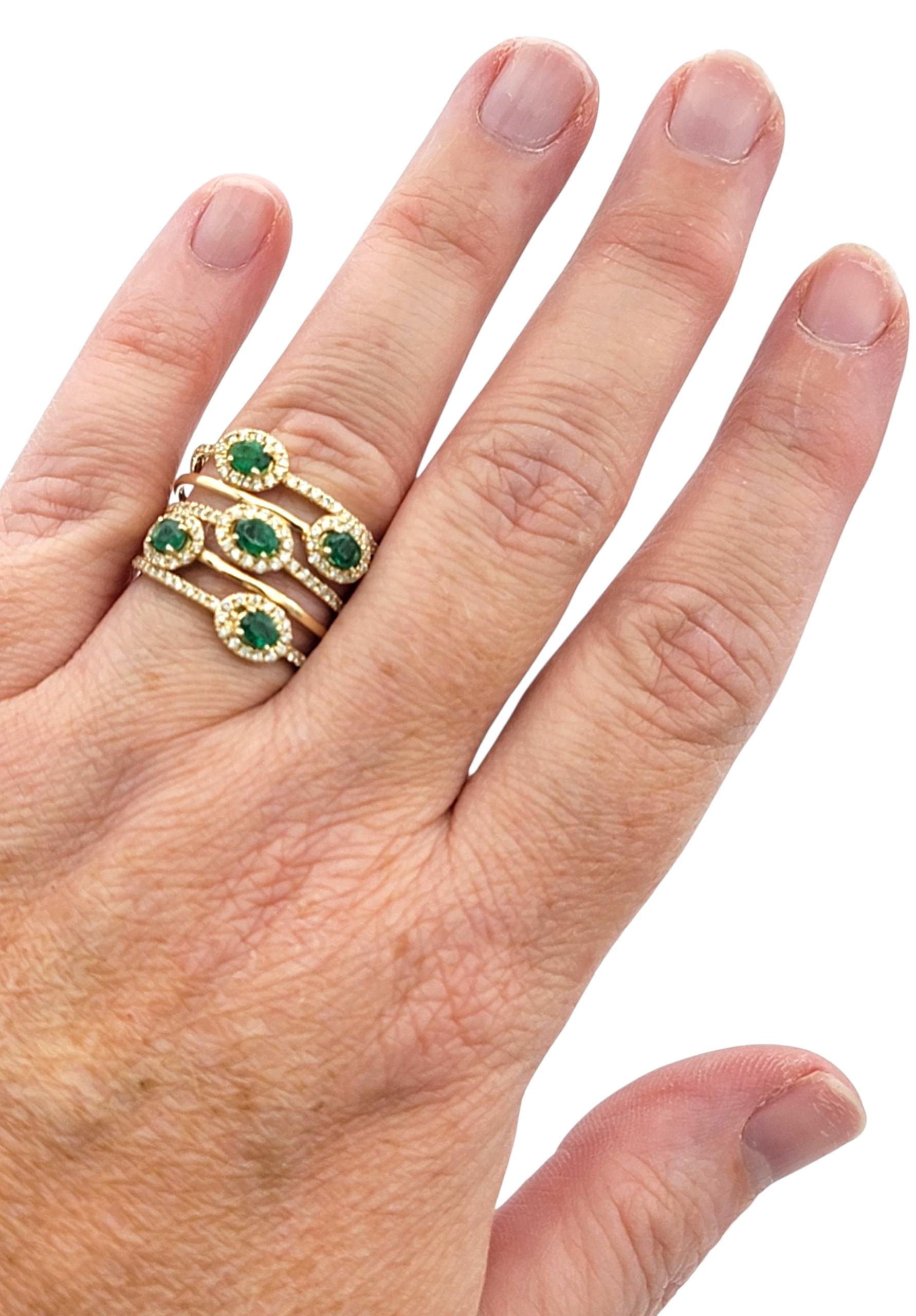 Bague en or jaune 14 carats avec émeraude de taille ovale et halo de diamants sur plusieurs rangs en vente 2