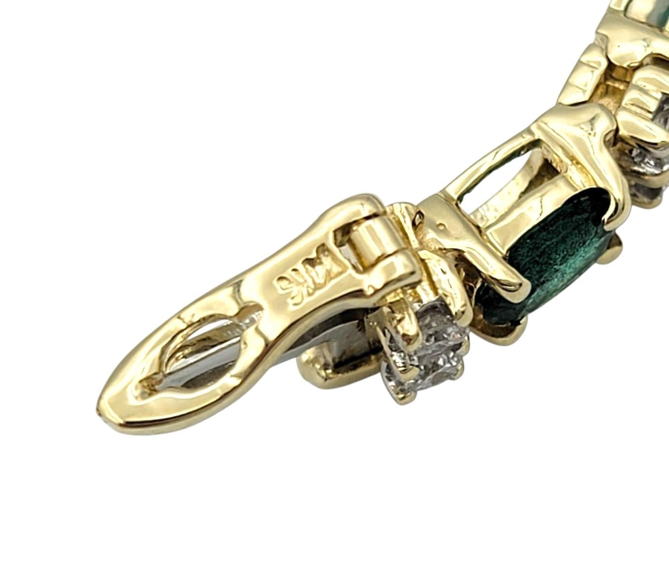Pulsera de esmeraldas talla oval y eslabones de diamantes en oro amarillo pulido de 14 quilates en venta 1
