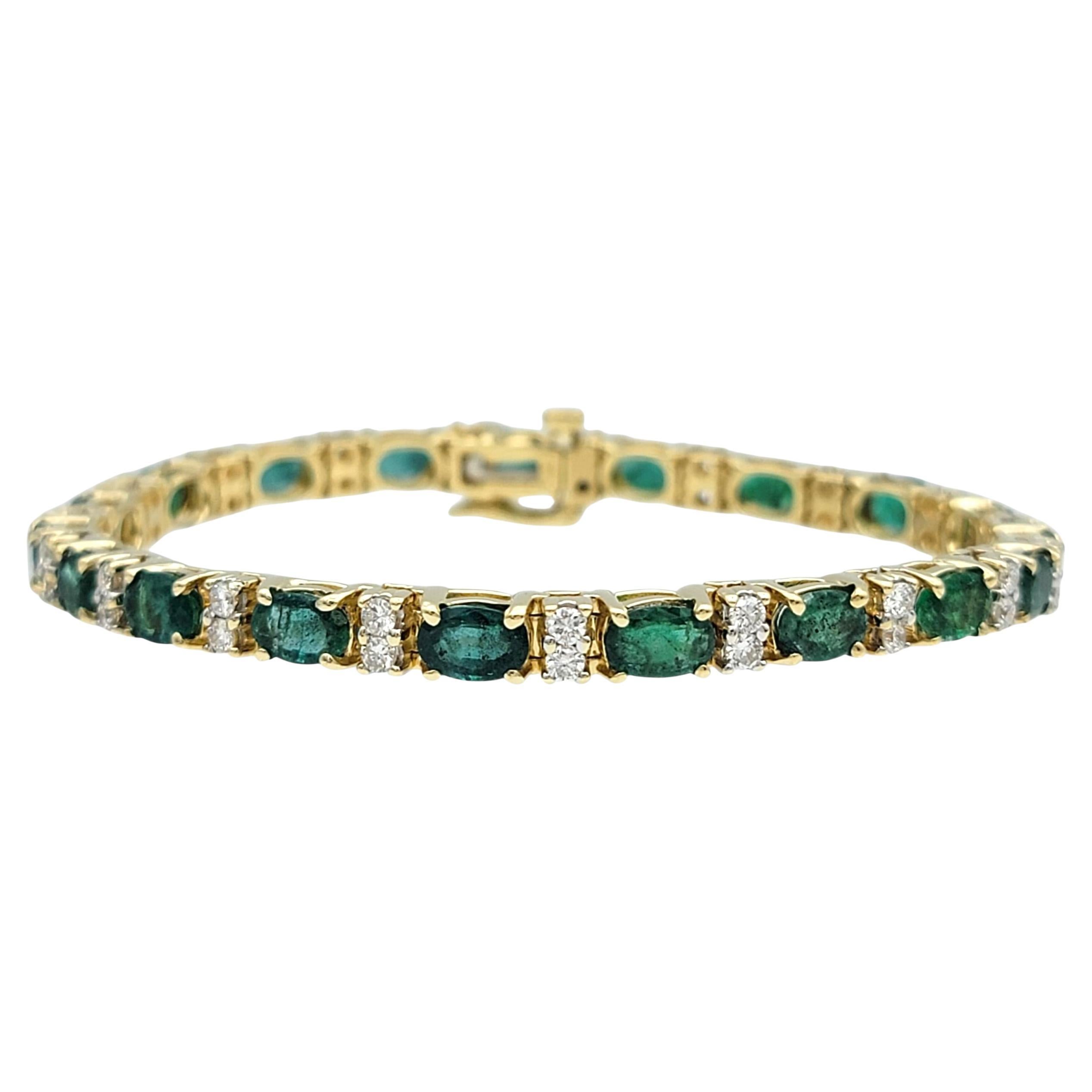 Bracciale A Link con smeraldo taglio ovale e diamanti in oro giallo lucido 14 carati
