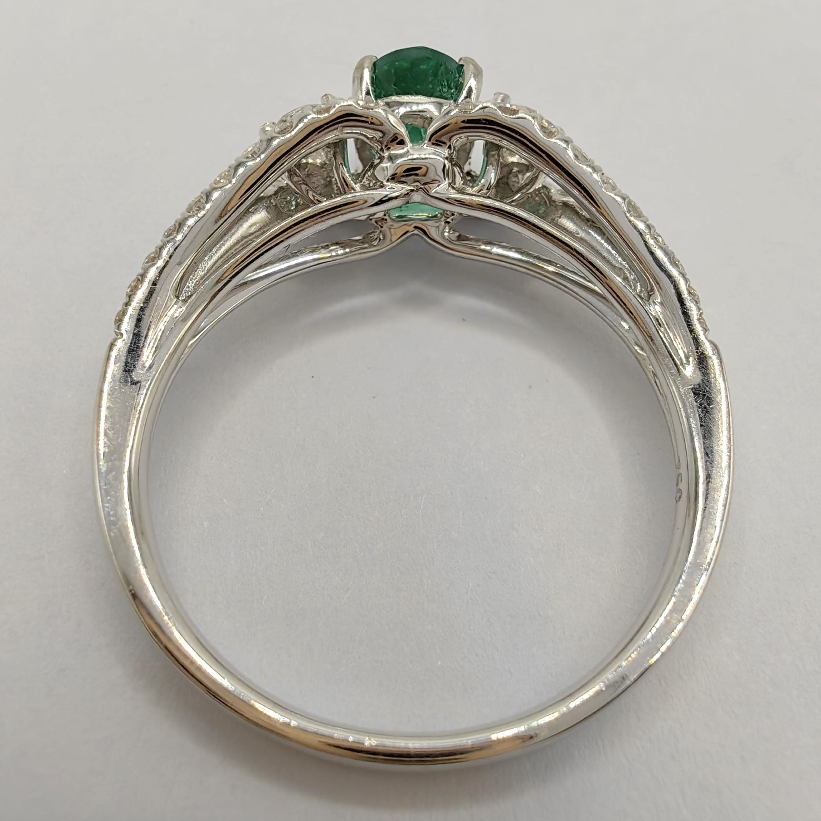 Oval-Cut Vivid Green Emerald Diamond Cluster Ring in 18k White Gold For Sale 1