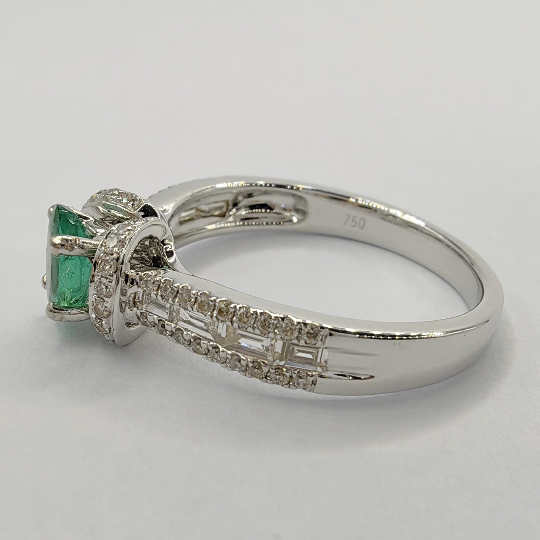 Oval-Cut Emerald & Diamond Multi-Row Pavé Statement Ring in 18k White Gold In New Condition For Sale In Wan Chai District, HK