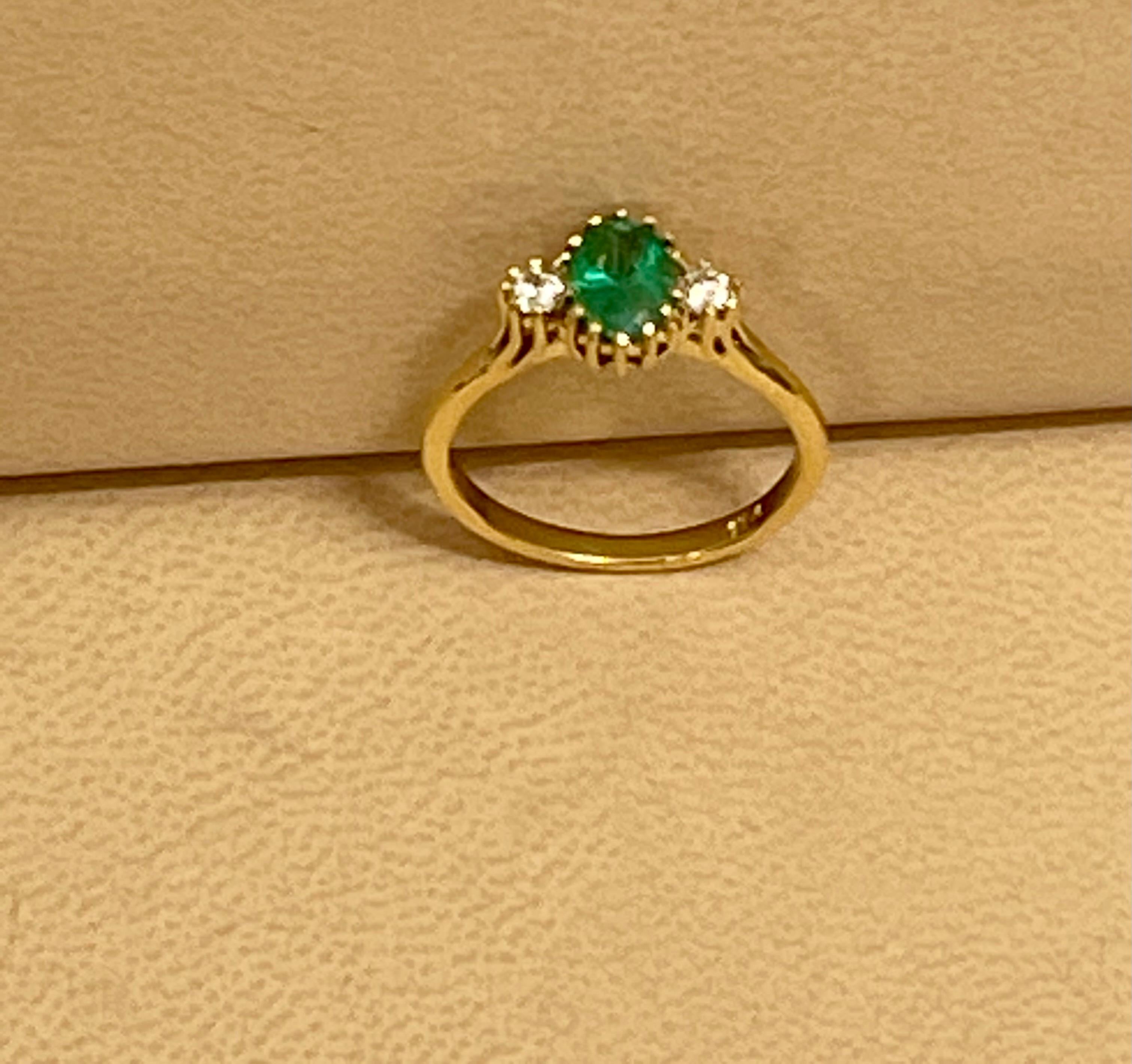 Oval Cut Emerald & Diamond Ring in 18 Karat Yellow Gold In Excellent Condition For Sale In New York, NY
