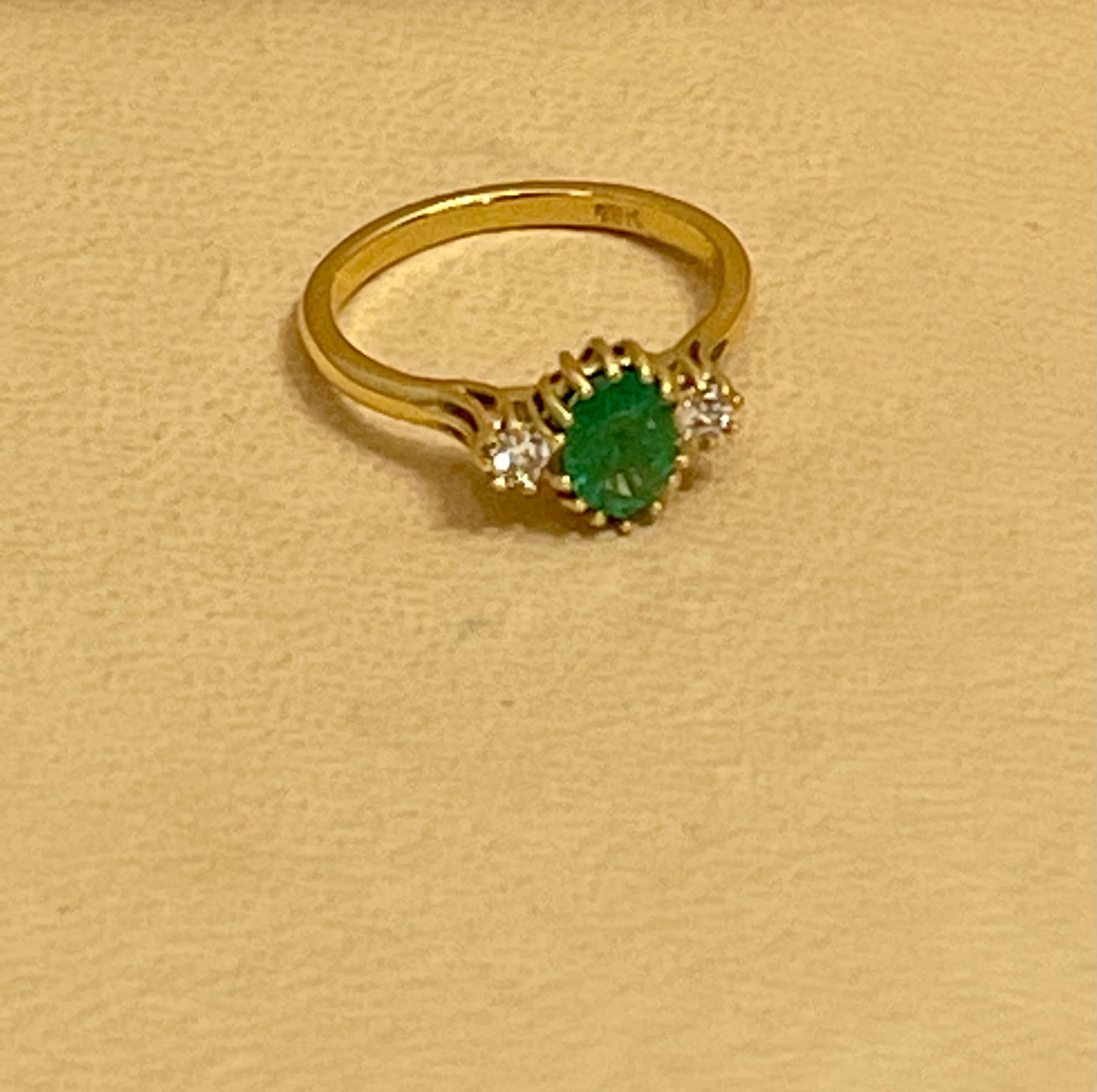 Oval Cut Emerald & Diamond Ring in 18 Karat Yellow Gold For Sale 4