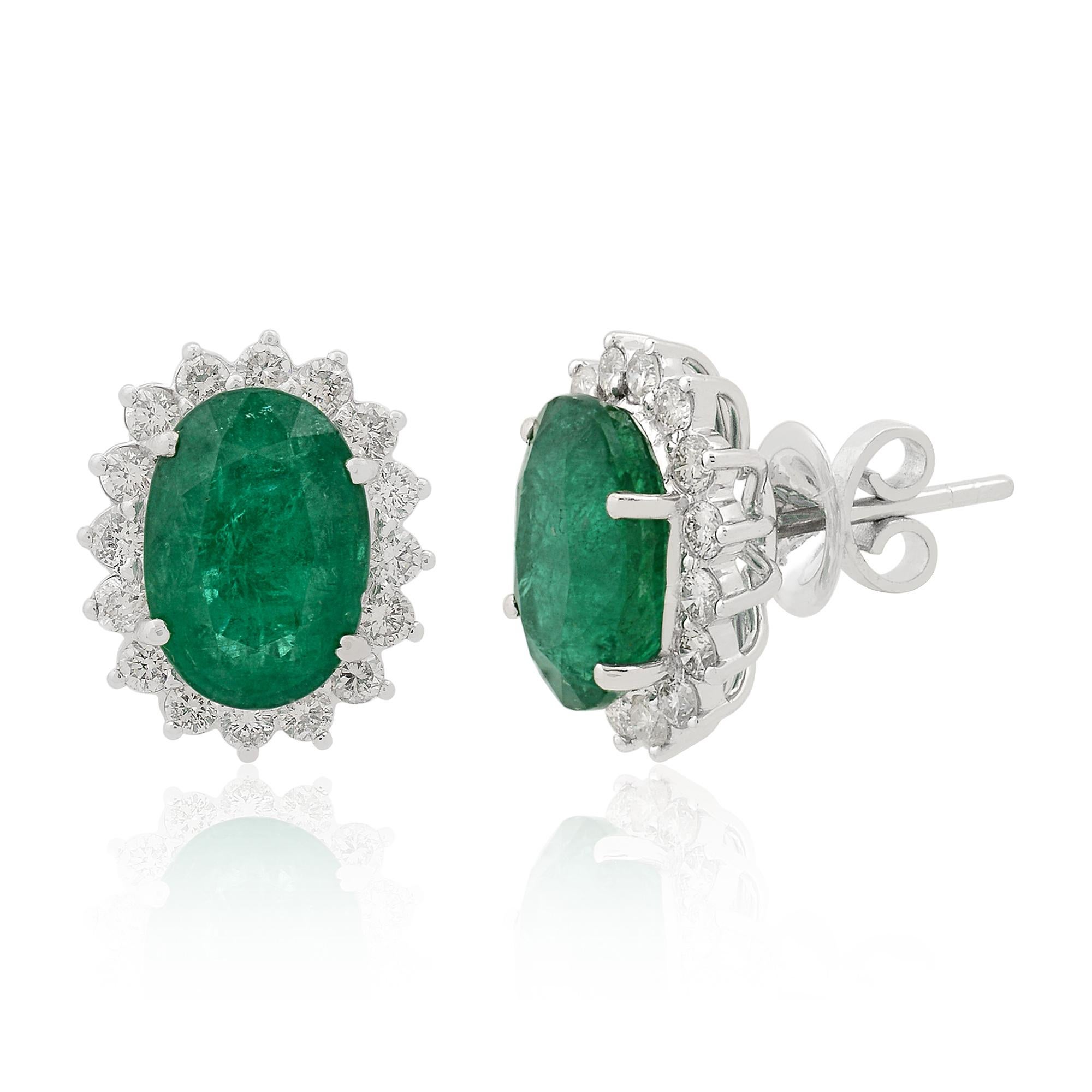 Artikel-Code :- SEE-1927 
Bruttofeuchtigkeit: - 6.18 g.
18k Gold Nass :- 4,70 gm
Diamant nass :- 1.07 Ct. ( DURCHSCHNITTLICHE DIAMANT-REINHEIT SI1-SI2 & FARBE H-I )
Smaragd Nass :- 6.32 Ct. 
Ohrringe Länge :- ca. 17 mm.

Verlobungsgeschenk,