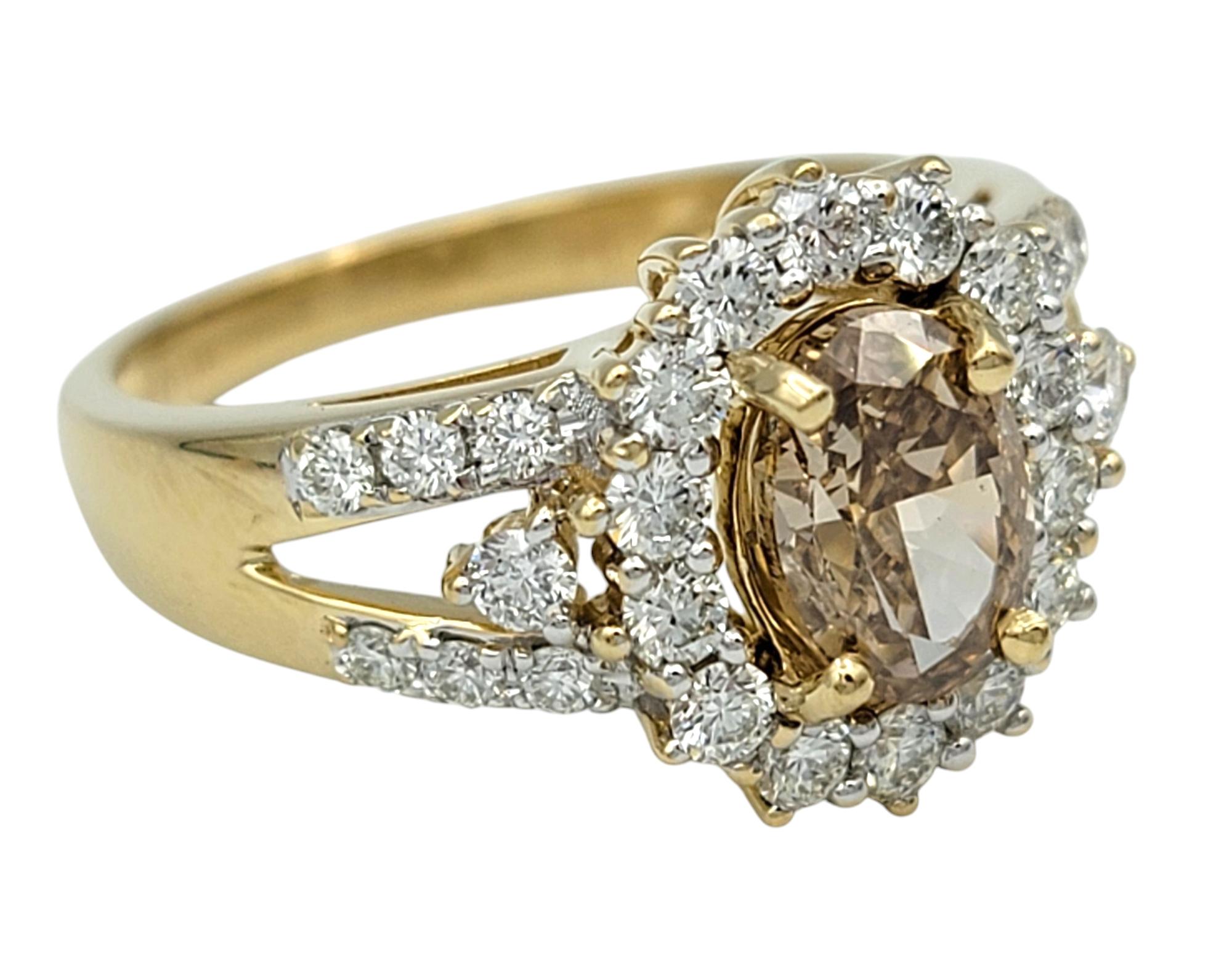 Anello a raggiera con diamanti bianchi e marroni taglio ovale in oro giallo 14 carati In condizioni buone in vendita a Scottsdale, AZ