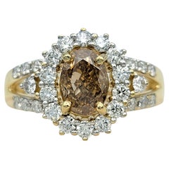 Bague halo en or jaune 14 carats avec diamant blanc et Brown de taille ovale