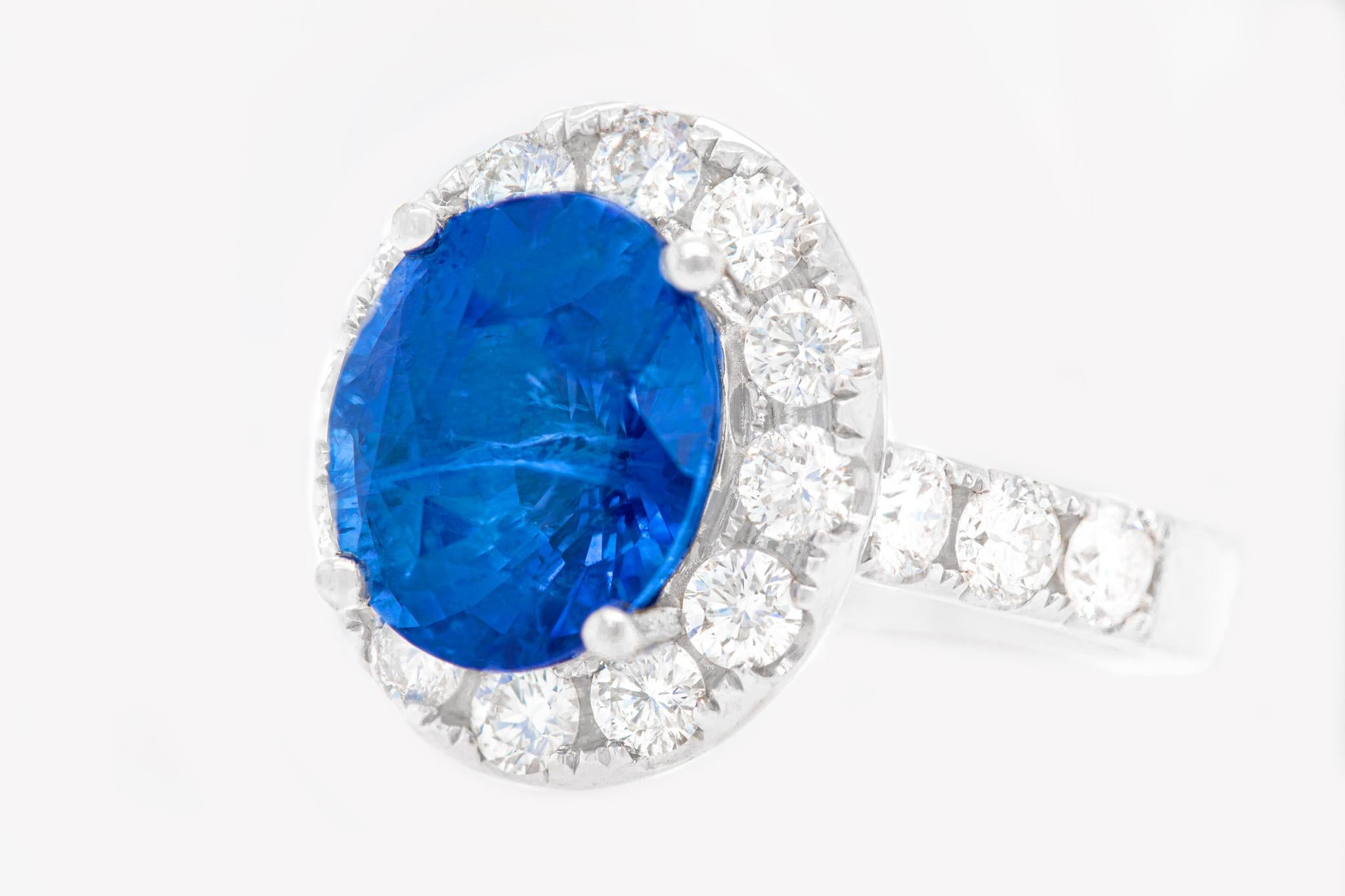 Fine Sapphire 6.21 Carat Ring With Diamond Halo 1.54 Carats Total 18K Gold In Excellent Condition In Carlsbad, CA