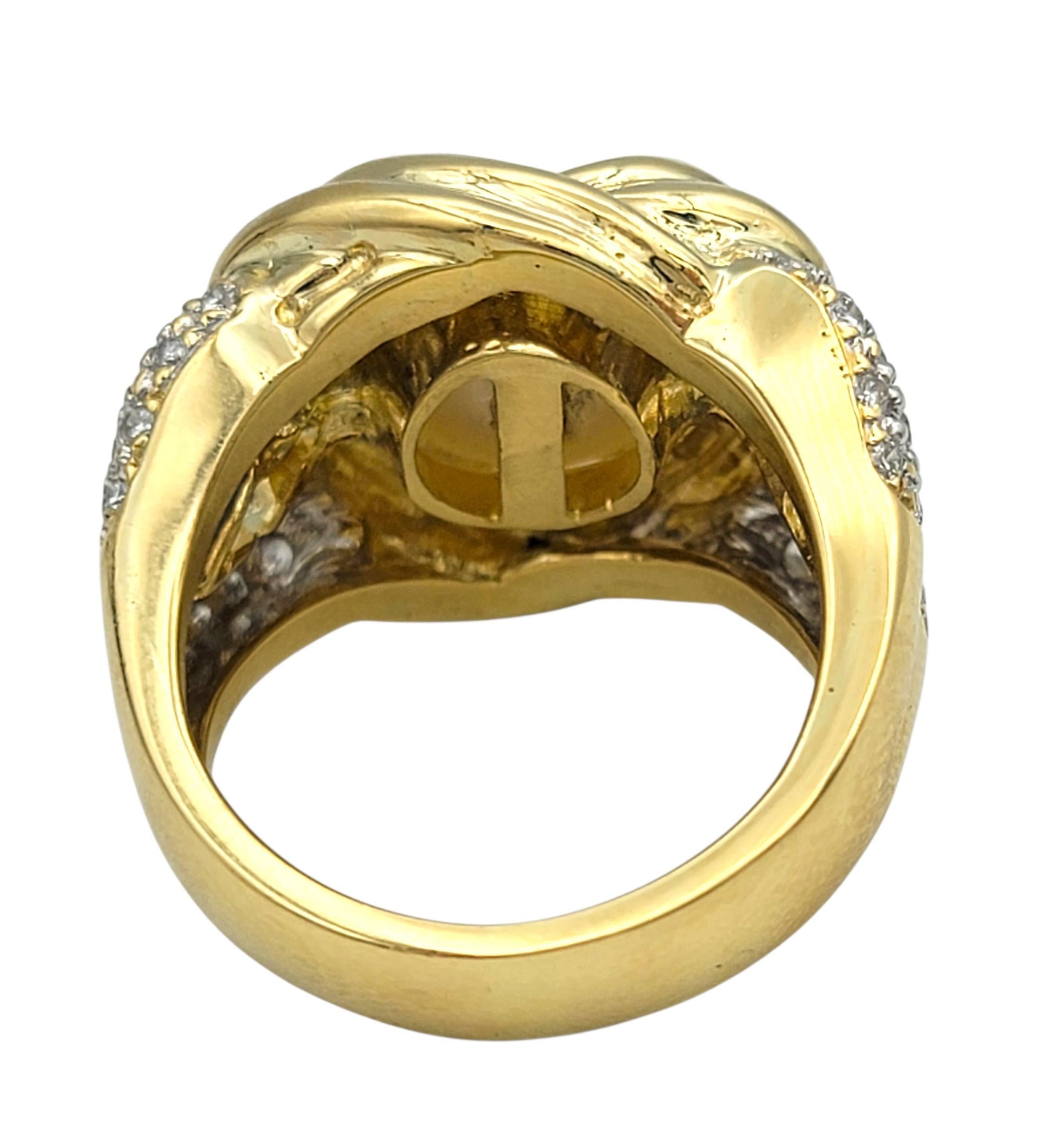 De las mujeres Anillo de cóctel de perlas de agua dulce talla oval y pavé de diamantes Oro amarillo de 18 quilates en venta