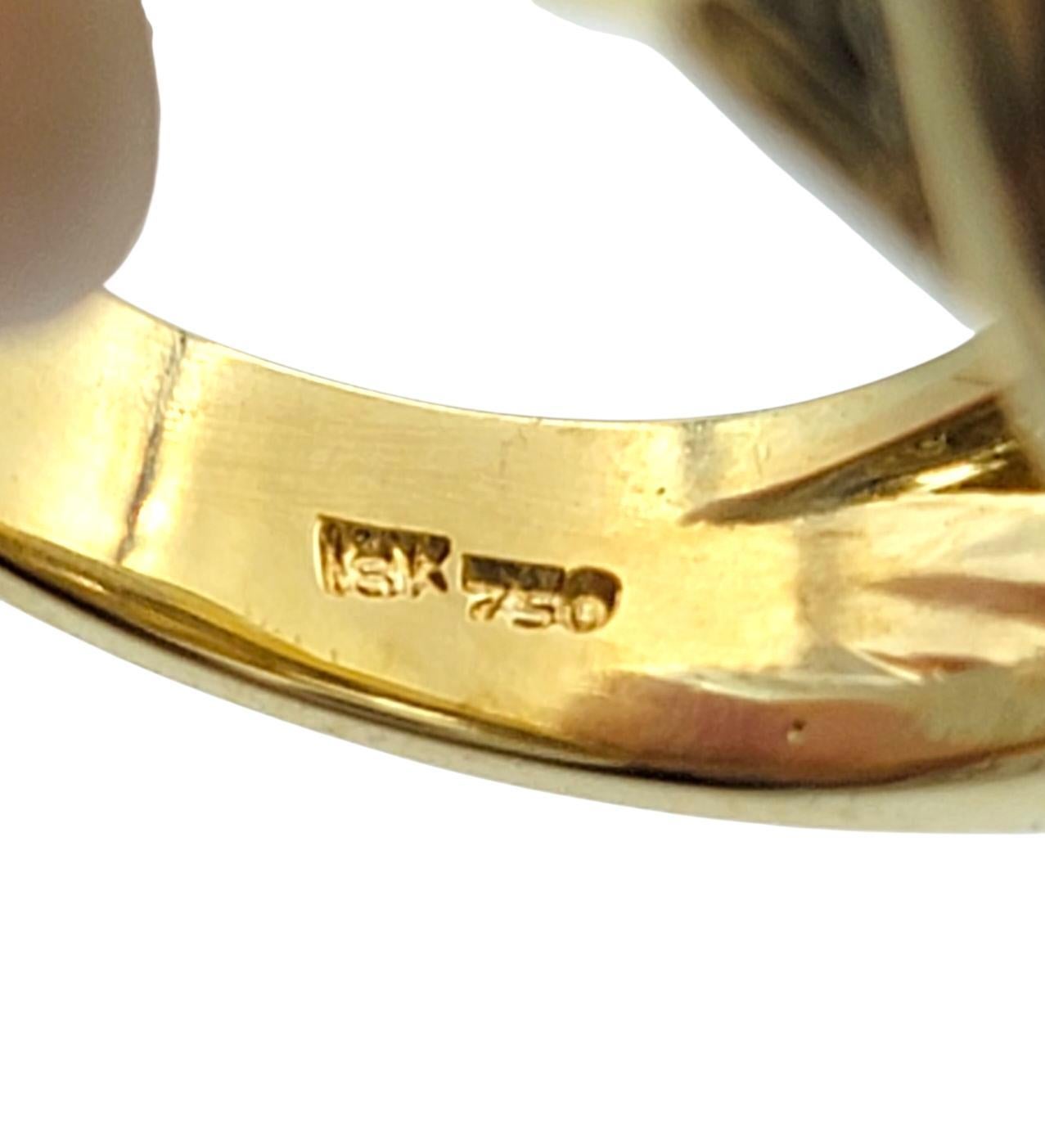 Anillo de cóctel de perlas de agua dulce talla oval y pavé de diamantes Oro amarillo de 18 quilates en venta 1