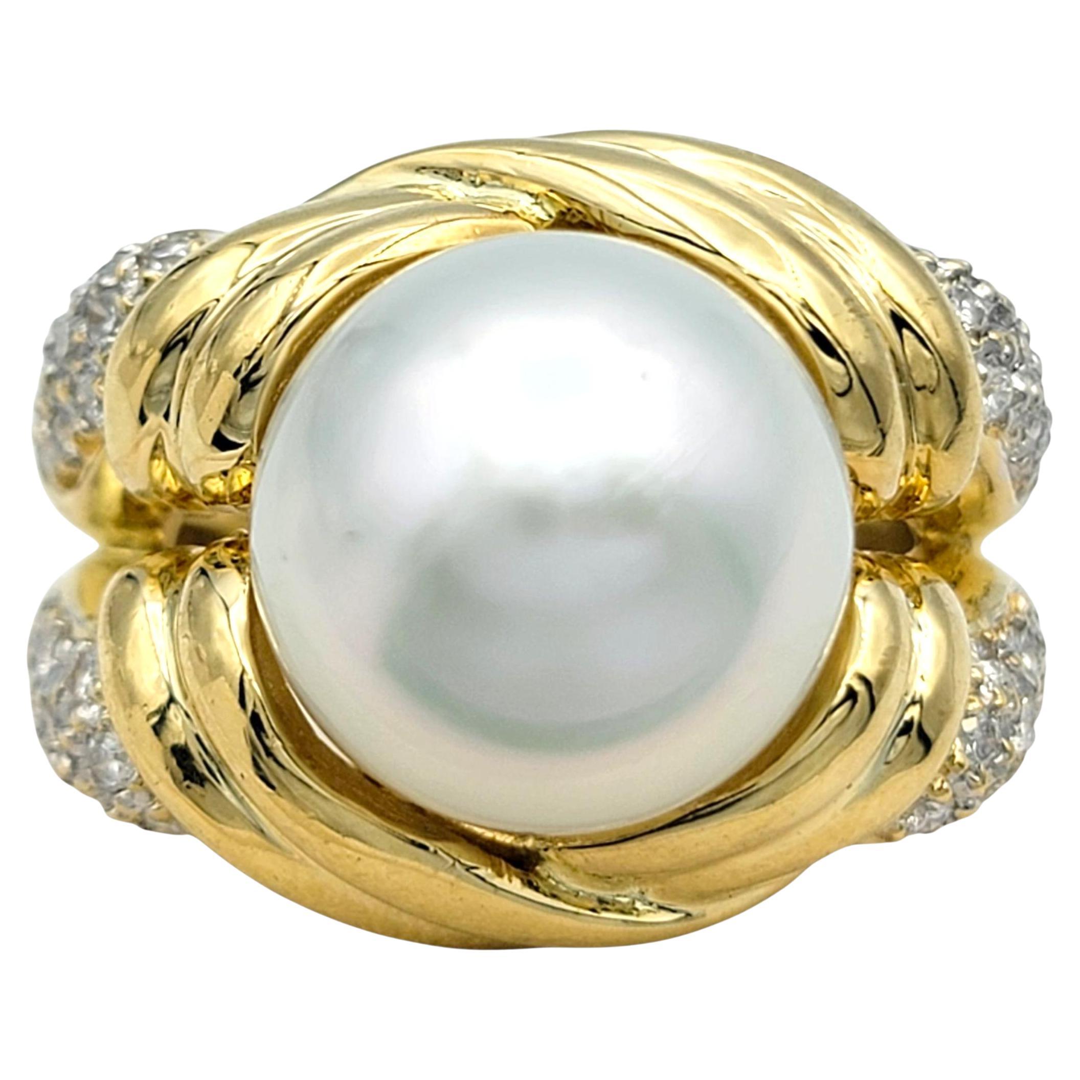 Bague cocktail en or jaune 18 carats, perles d
eau douce de taille ovale et diamants pavés