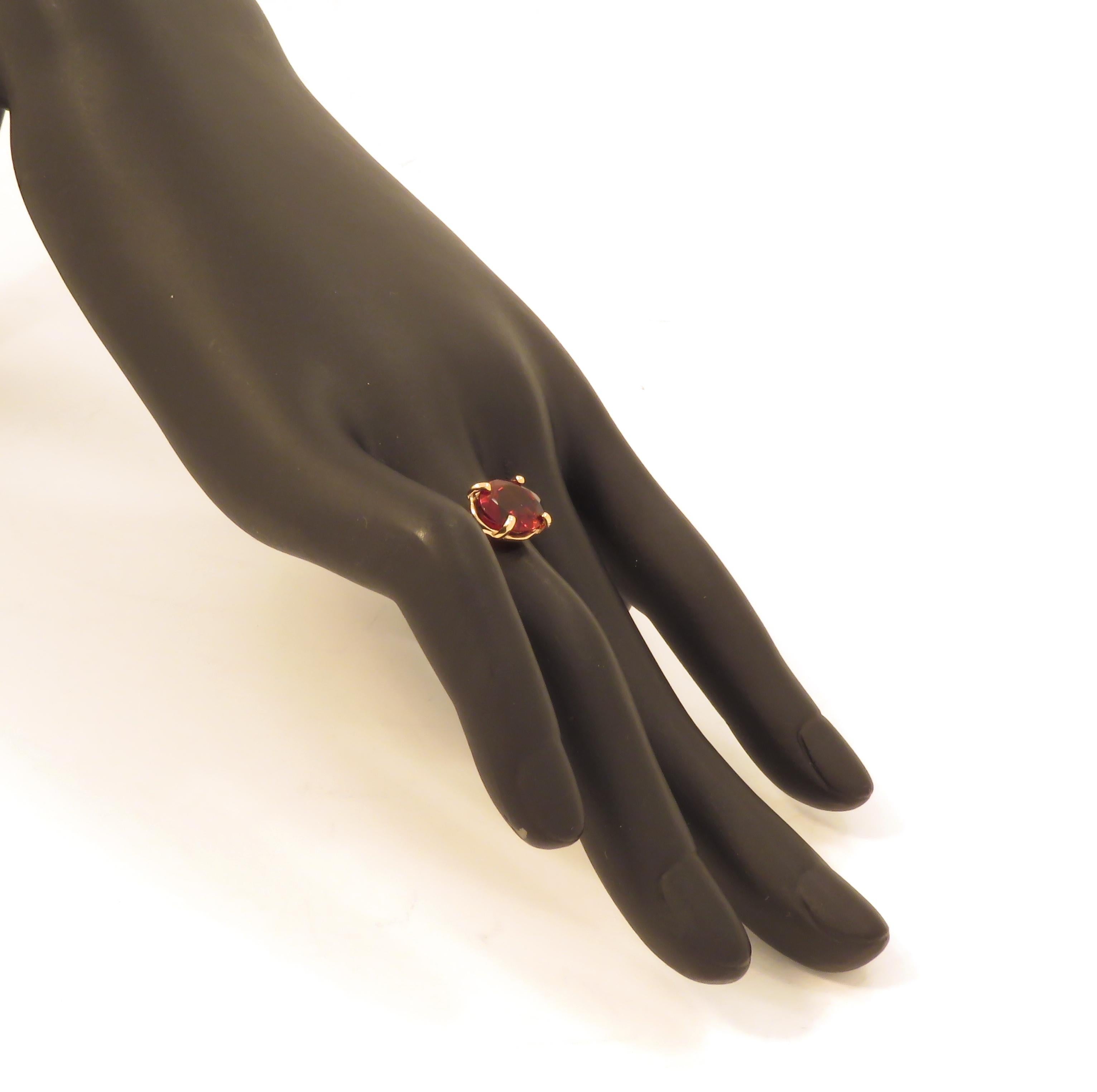 Oval Cut Garnet 9 Karat Rose Gold Ring Handcrafted in Italy For Sale 1