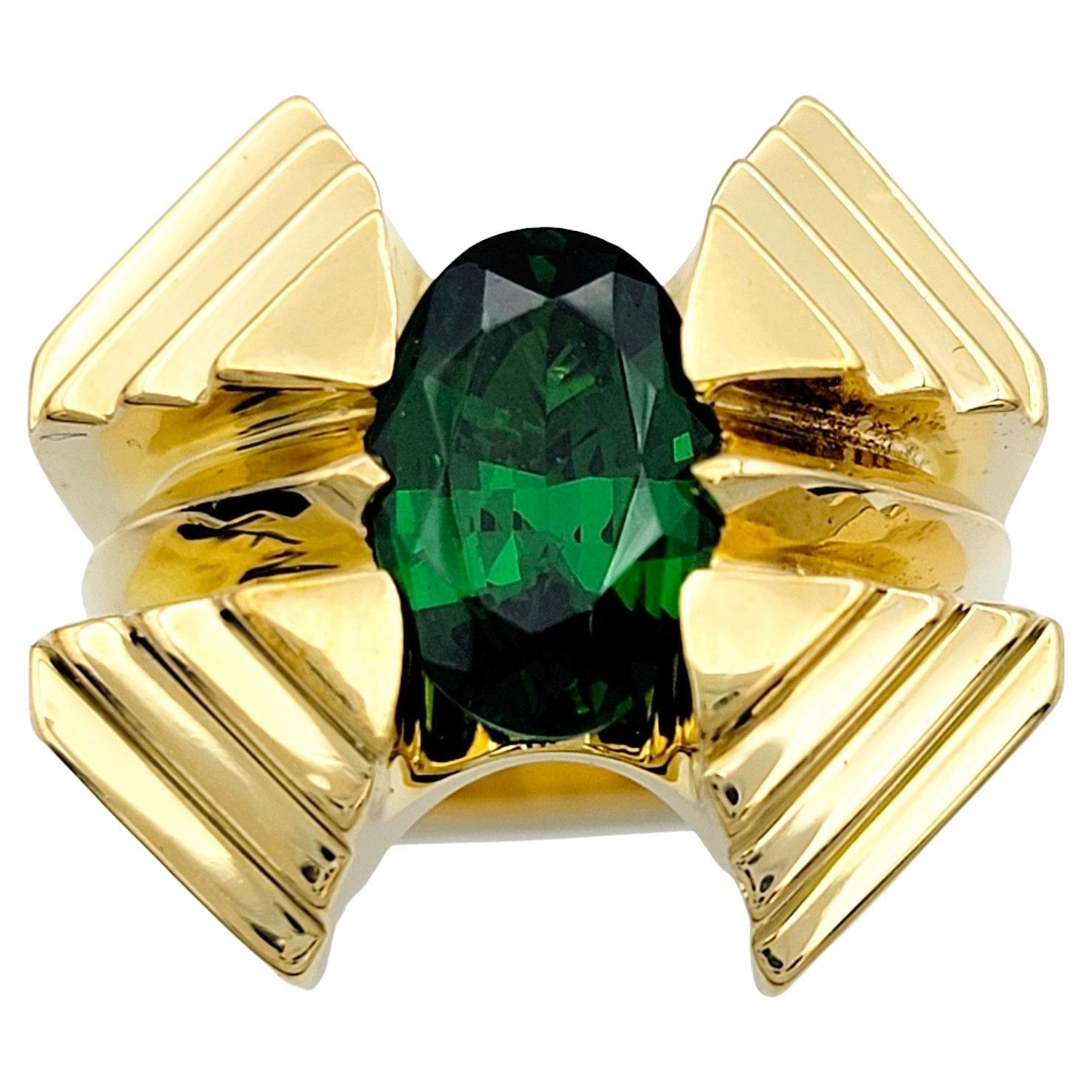 Oval Cut Green Tsavorite Garnet Squared Ring Set in Ridged 18 Karat Yellow Gold For Sale