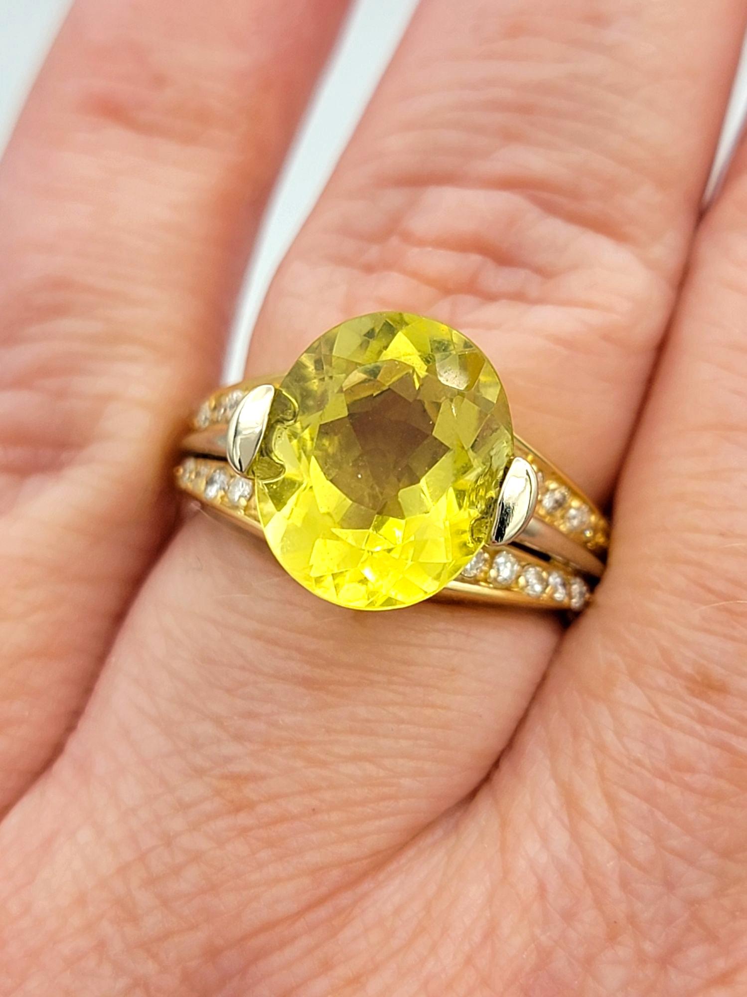 Bague cocktail en or jaune et blanc 18 carats avec citrine citron taille ovale et diamants en vente 5