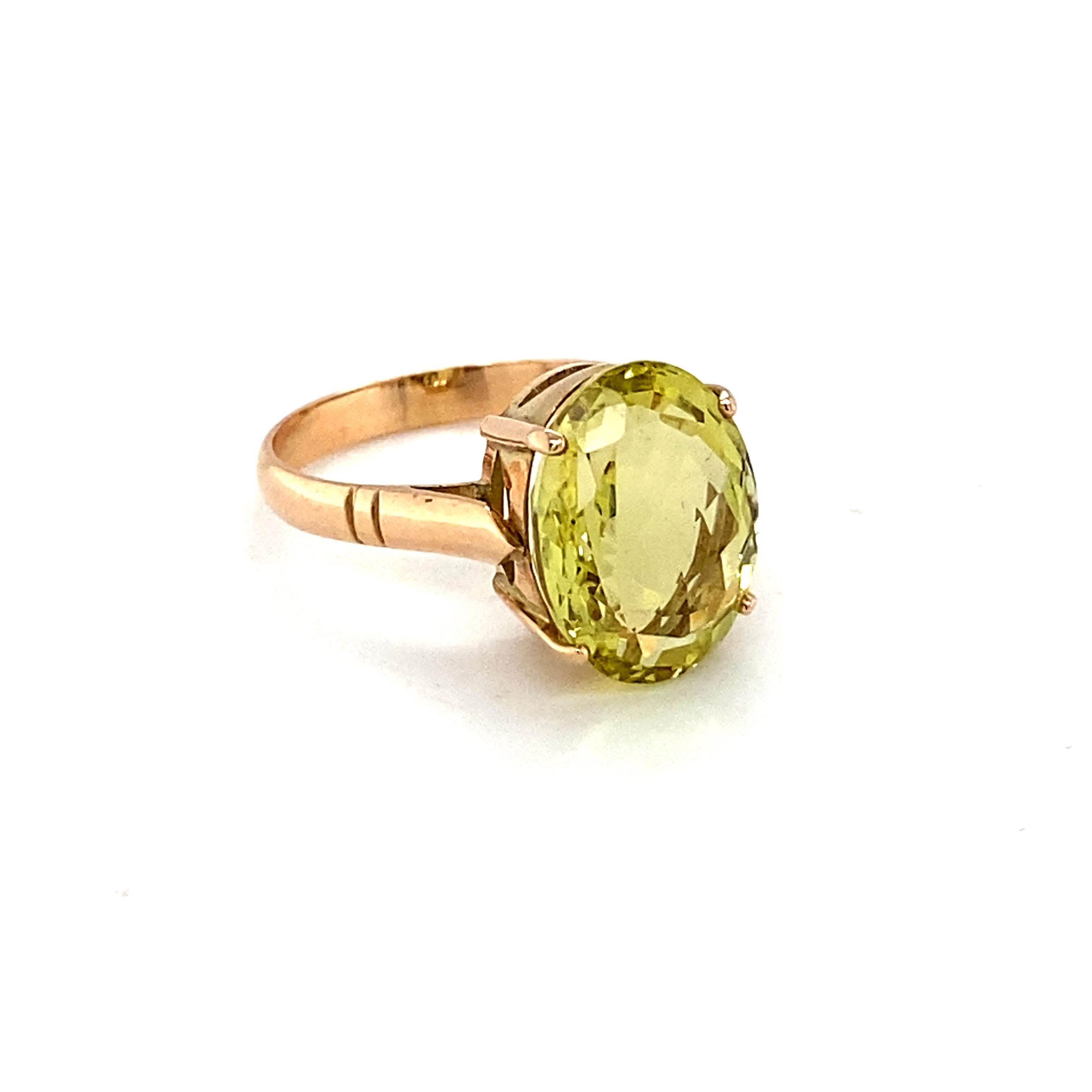 Oval Cut Lemon Topaz Yellow Gold Solitaire Ring In New Condition For Sale In Trumbull, CT