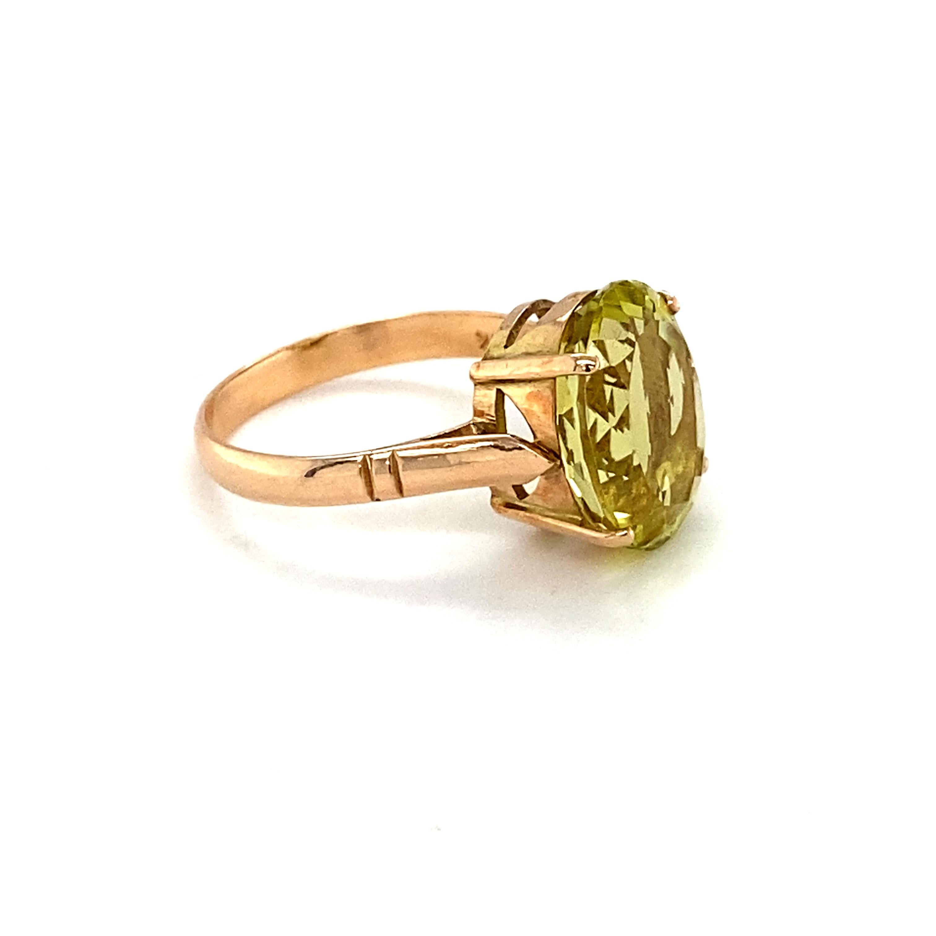 Women's Oval Cut Lemon Topaz Yellow Gold Solitaire Ring For Sale