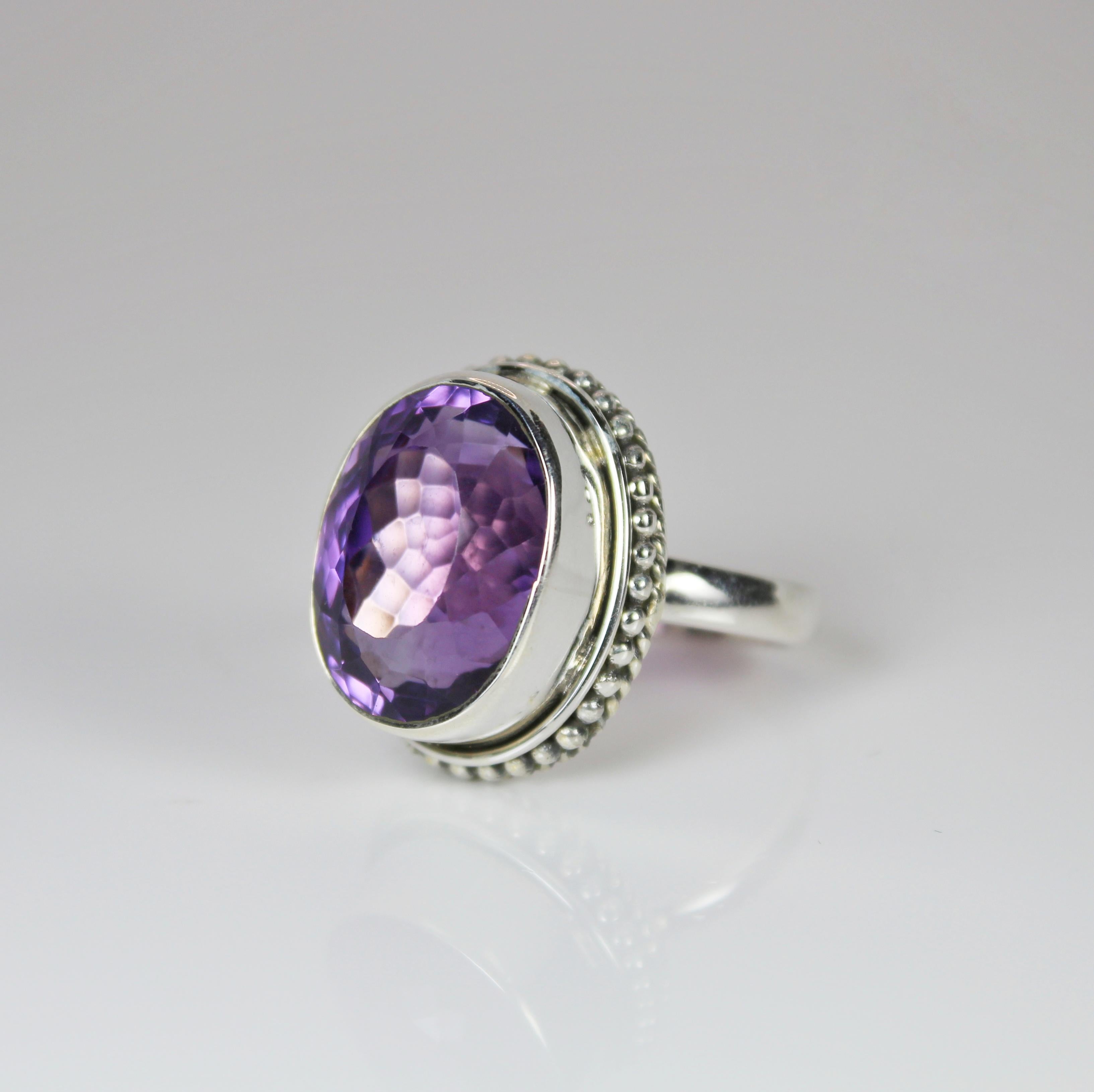Cocktailring mit natürlichem Amethyst im Ovalschliff (Kunsthandwerker*in) im Angebot