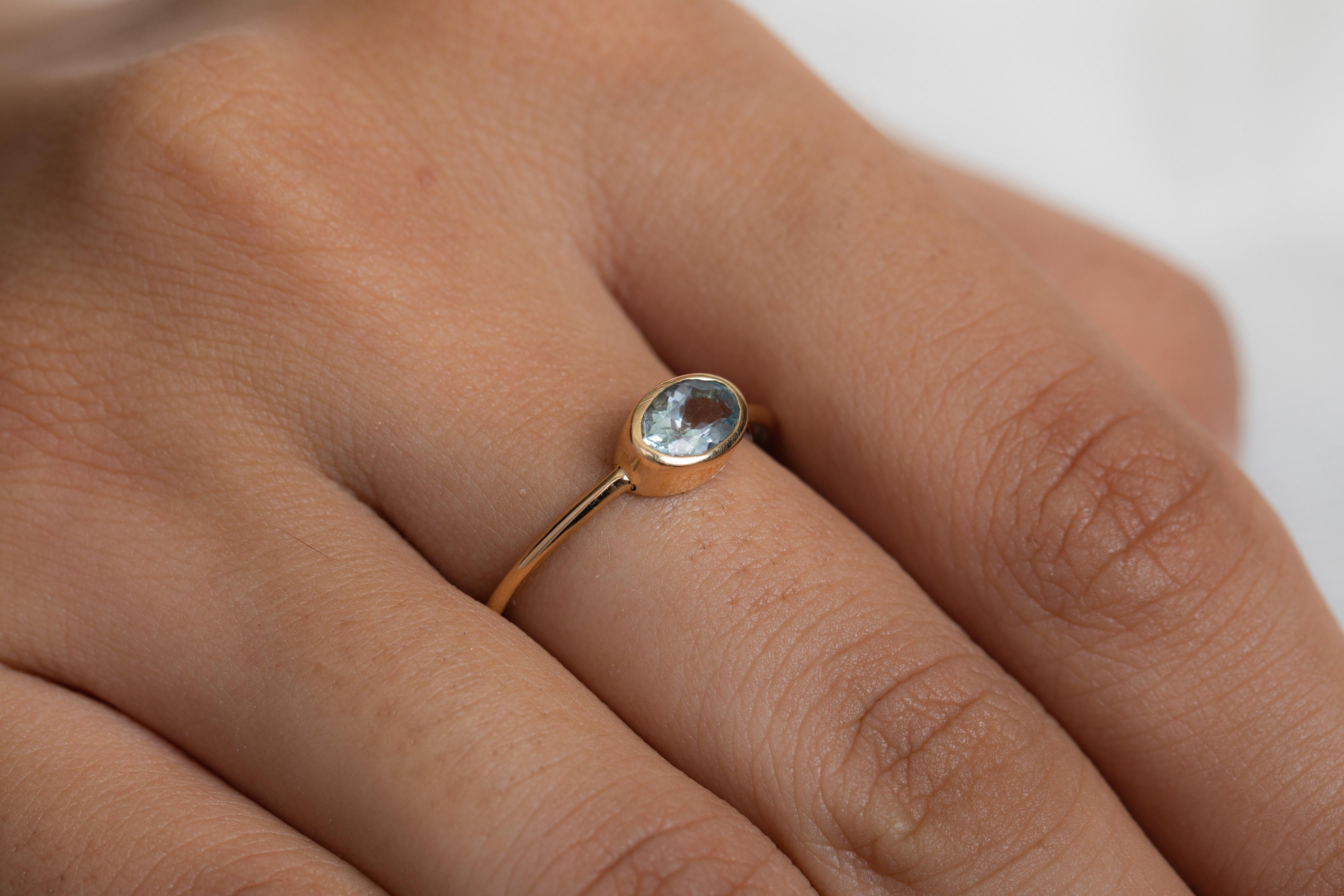 For Sale:  Oval Cut Natural Aquamarine Solitaire Ring in 14K Yellow Gold 2