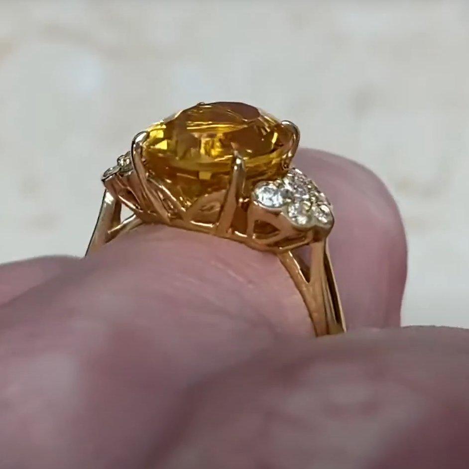 Bague cocktail en or jaune 18 carats avec citrine naturelle de taille ovale (environ 2,90 carats) Excellent état - En vente à New York, NY