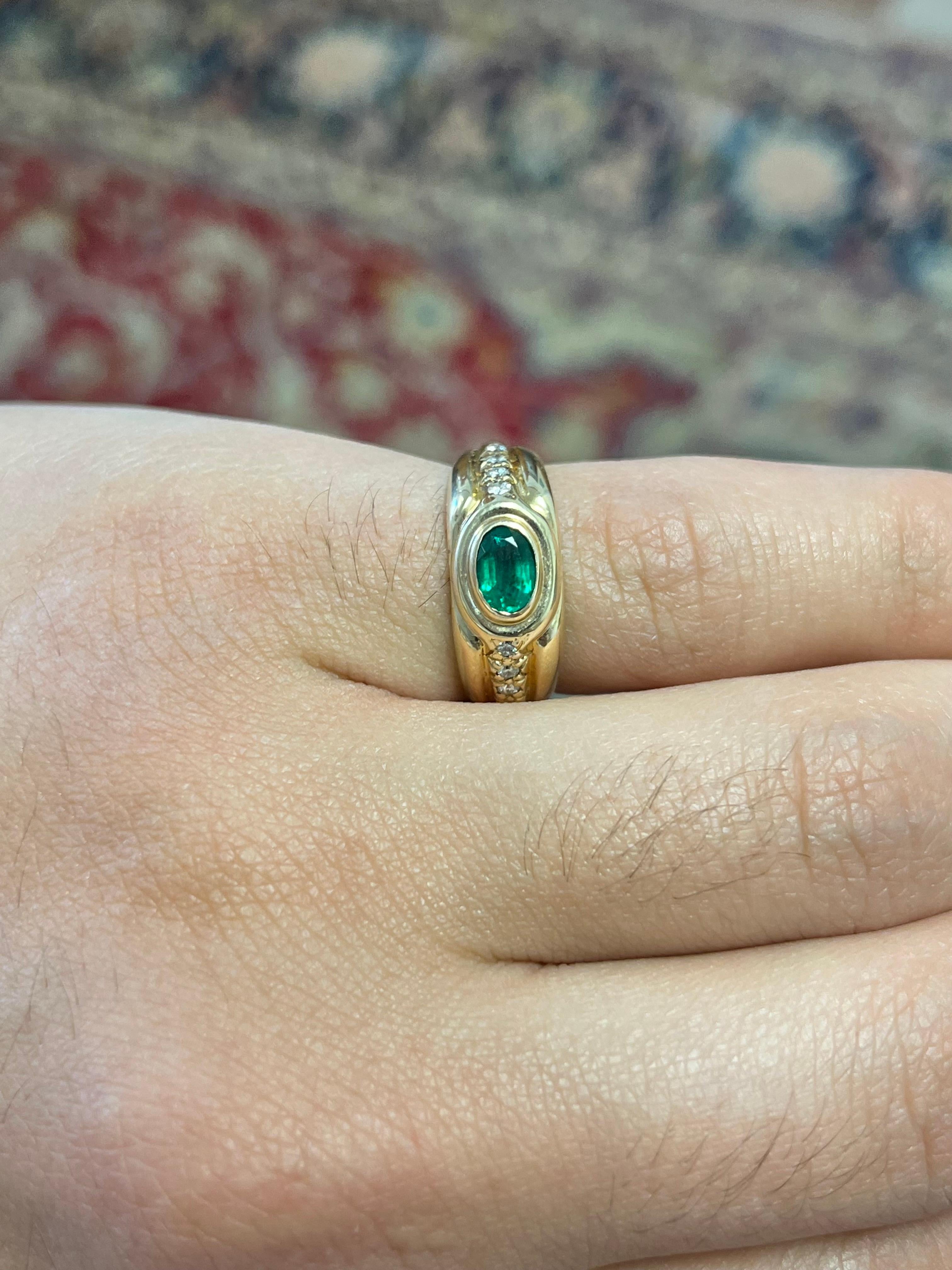 Oval Cut Natural Emerald and Round Diamond Gold Unisex Ring In New Condition In Miami, FL