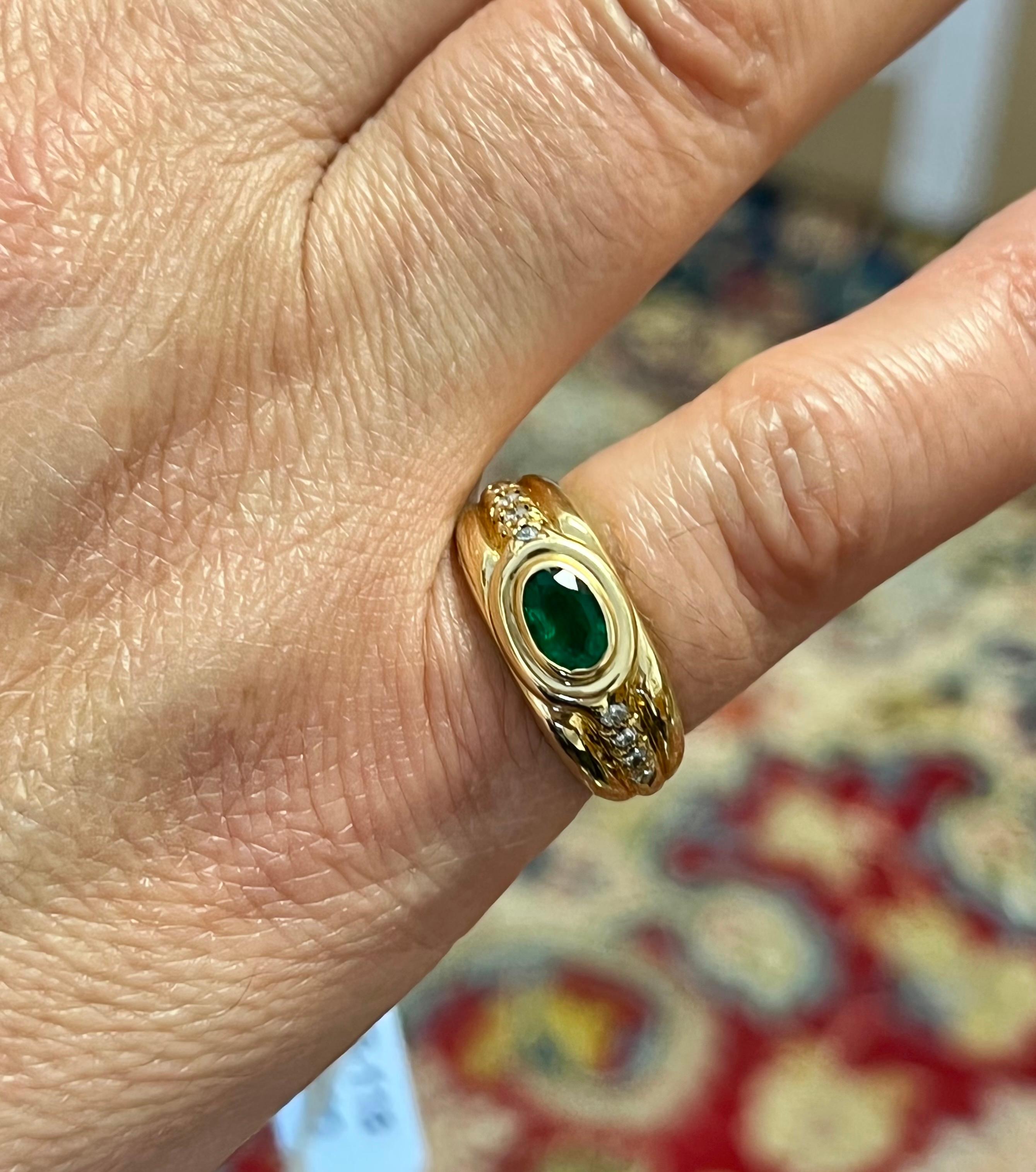 Oval Cut Natural Emerald and Round Diamond Gold Unisex Ring 2
