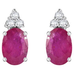 Pendientes de oro blanco de 14k con diamantes y rubíes naturales talla ovalada del mes de julio