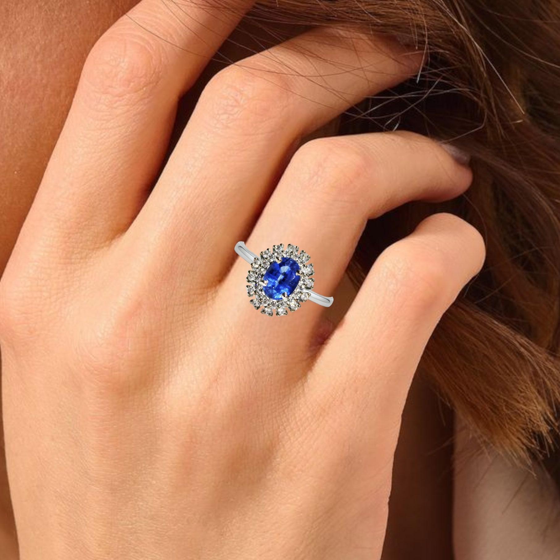 Donna Anello di kyanite naturale con taglio ovale in vendita
