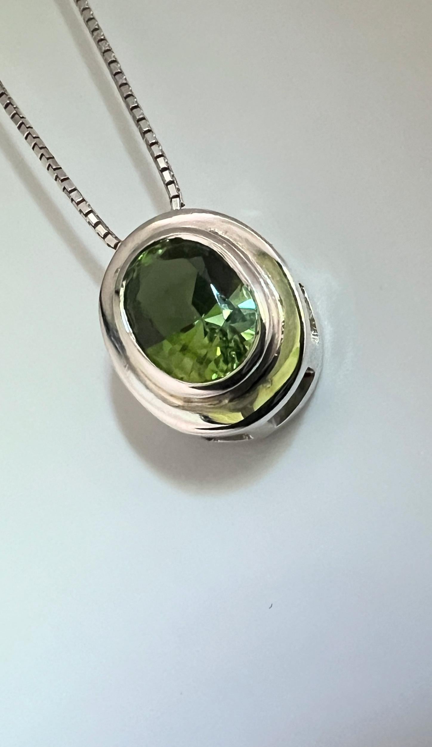 Oval Cut Natural Rare Green Citrine Pendant Necklace In New Condition For Sale In Lanham, MD