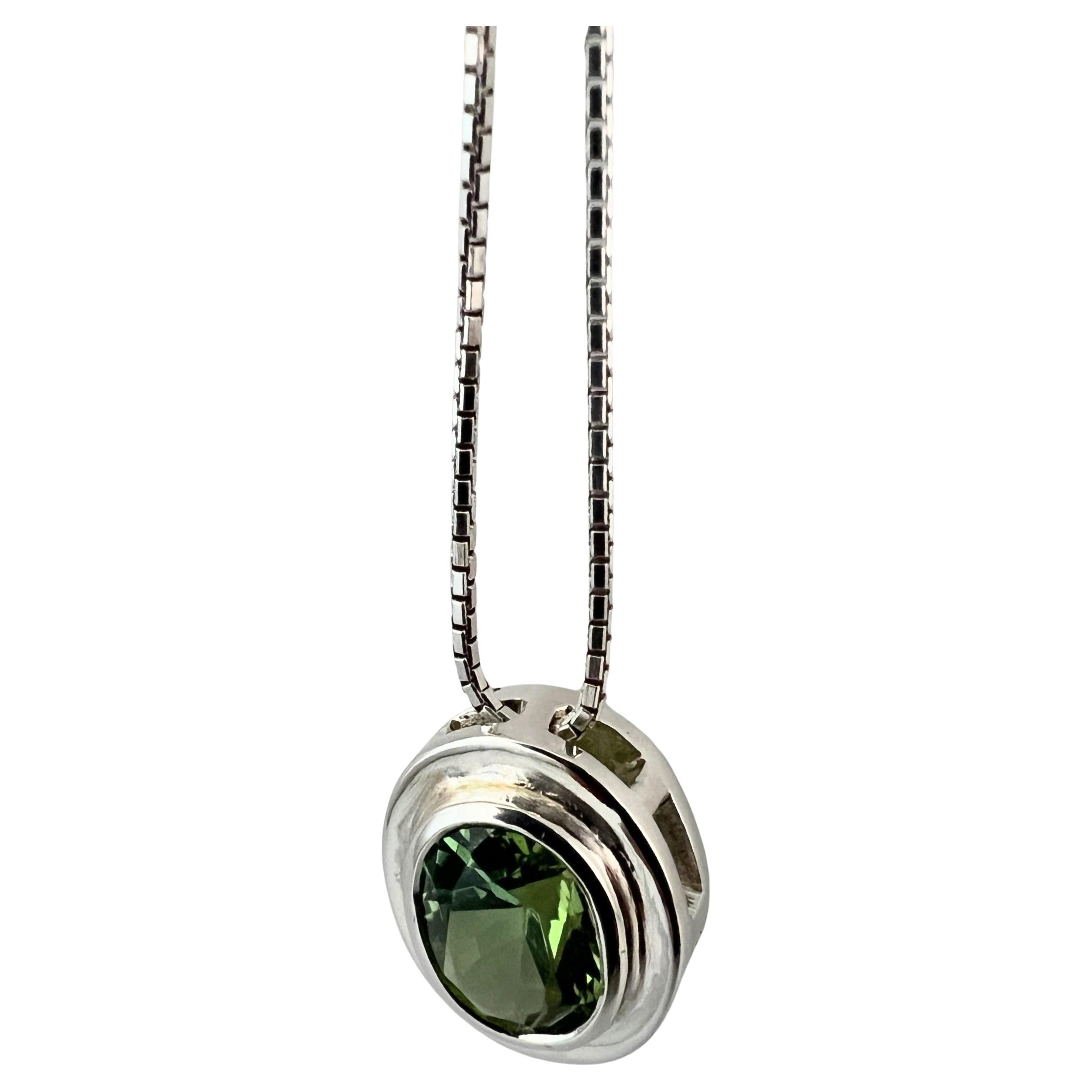 This handmade pendant features an 12.8mm x10.2mm oval-cut natural citrine, distinguished by its rare yellow-green hue and excellent clarity. The precision of the oval cut enhances the gemstone’s natural brilliance, allowing light to reflect and