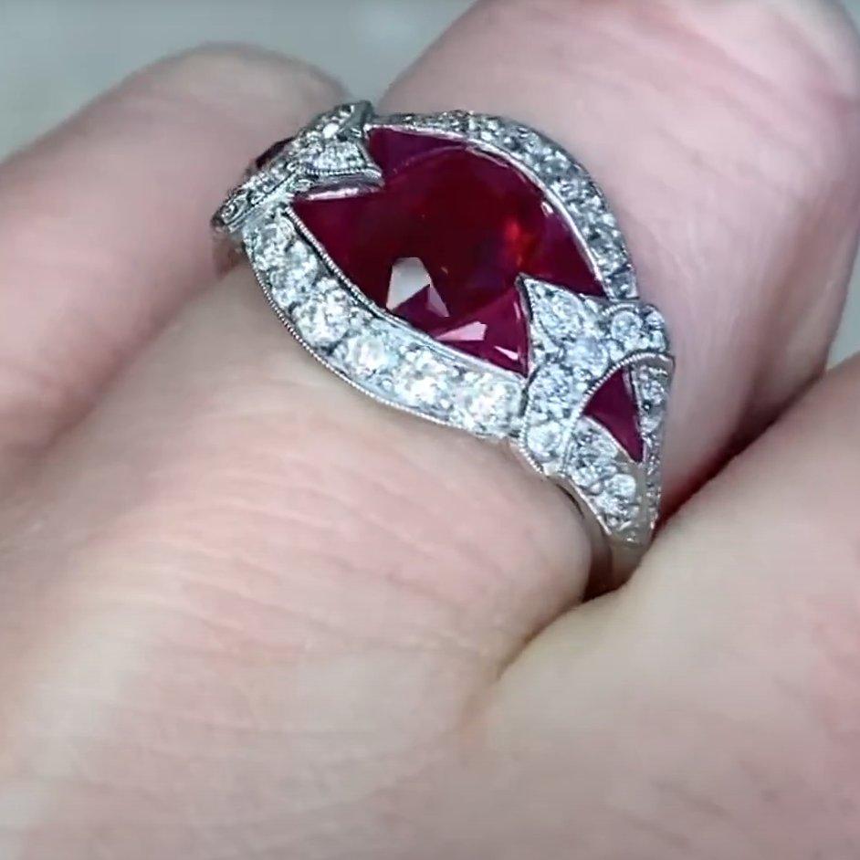Bague halo en platine avec diamant rubis naturel de taille ovale (environ 1,00 carat) Pour femmes en vente