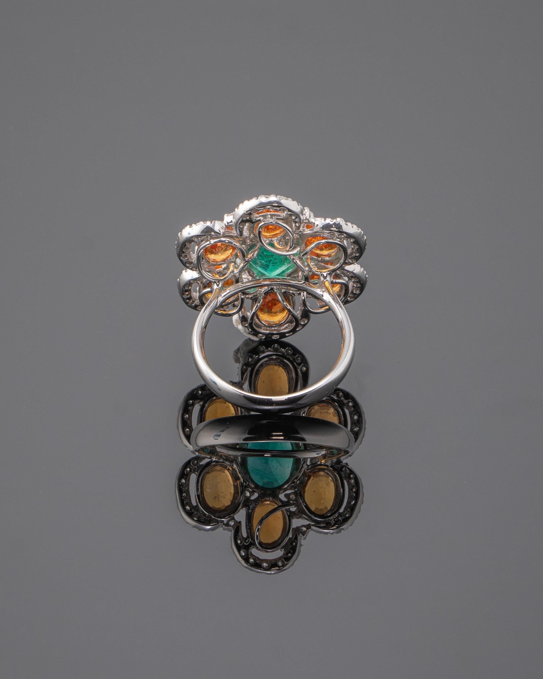 Oval Cut Orange Sapphire and Emerald 18 Karat Cocktail Gold Ring In New Condition In Bangkok, Thailand