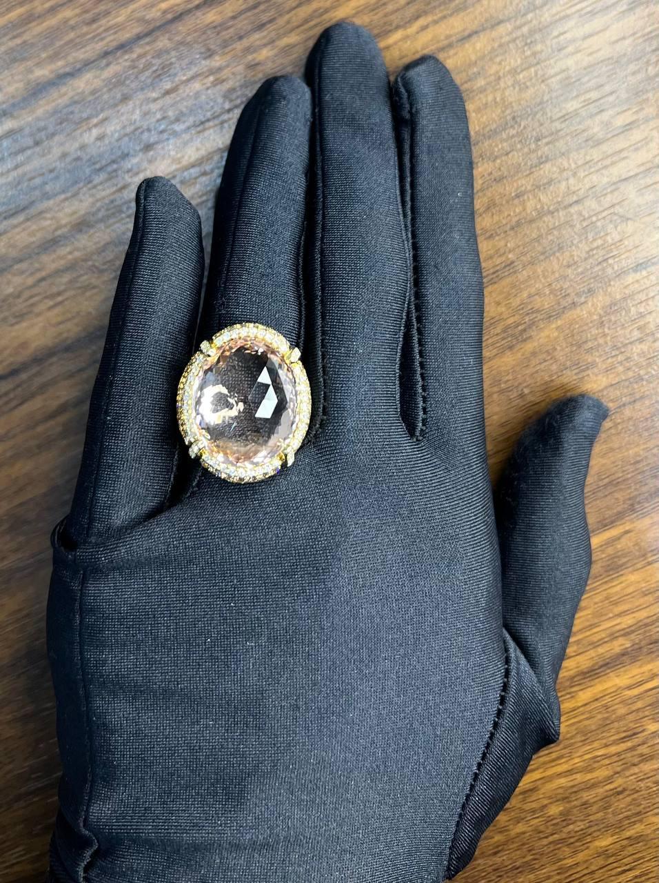 Bague en or jaune 14 carats : Morganite ovale, pavée de diamants fantaisie, halo en vente 8