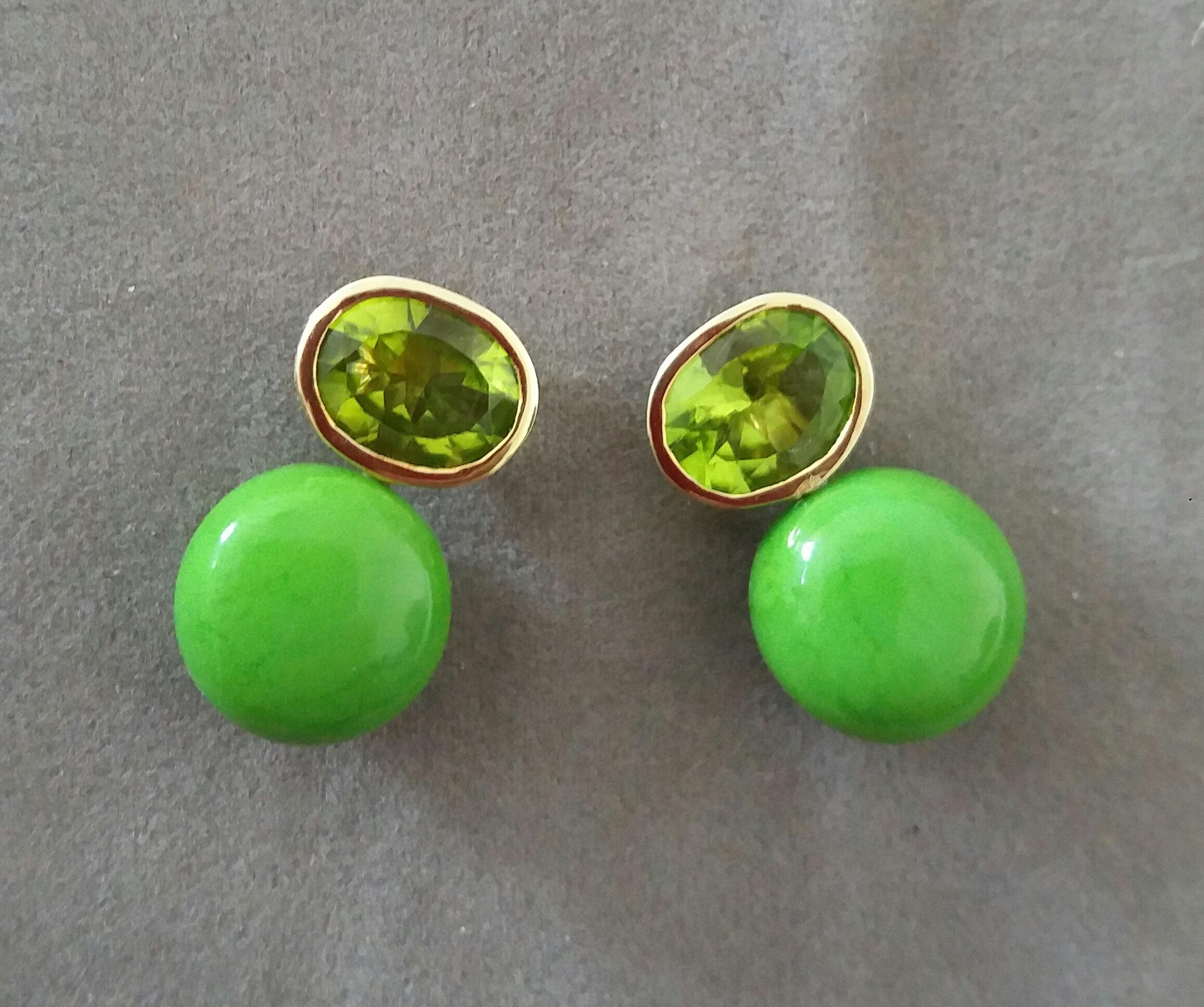 Contemporary Oval Cut Peridot Turkmenistan Green Turquoise Round Cab 14K Yellow Gold Earrings For Sale