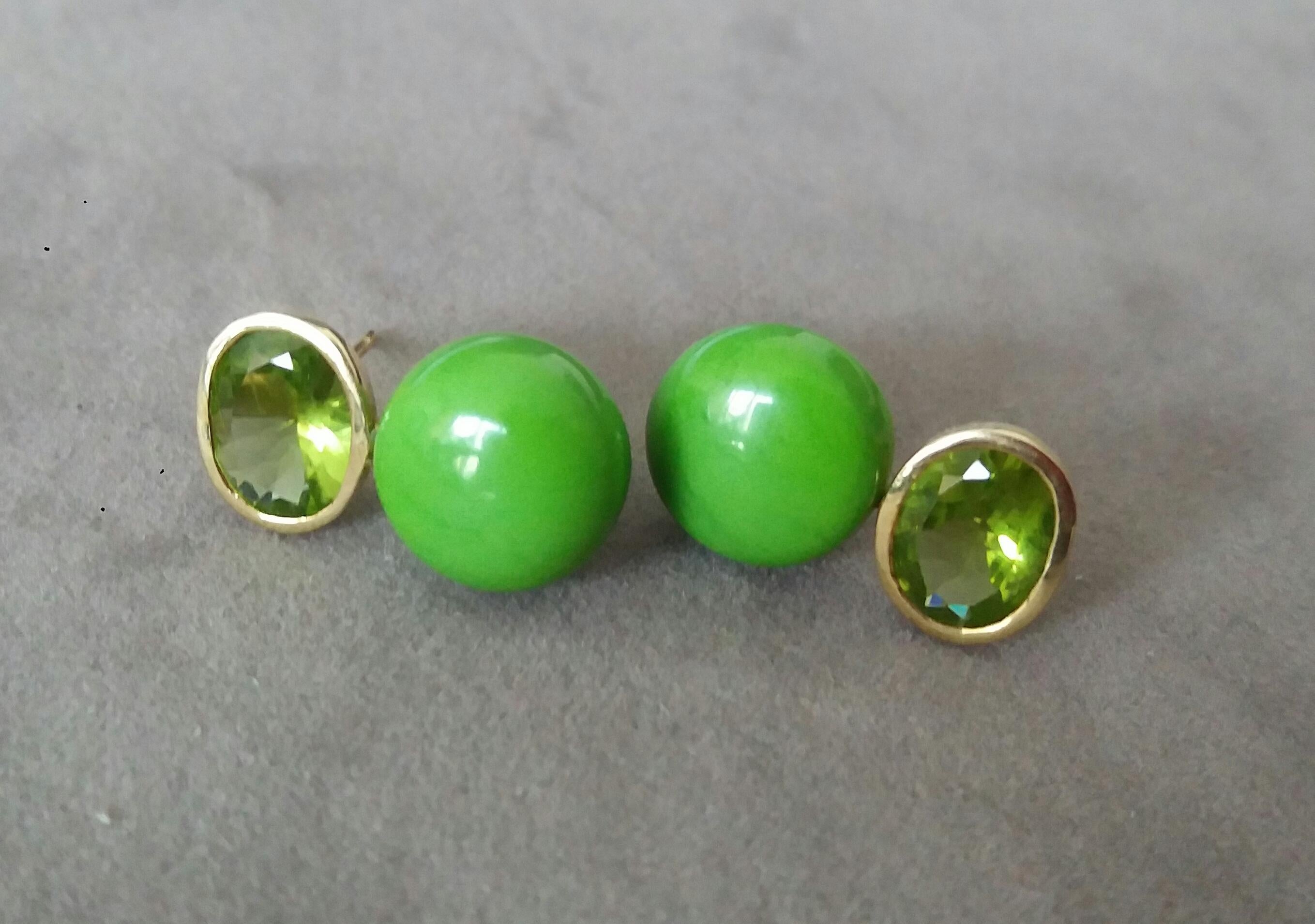 Oval Cut Peridot Turkmenistan Green Turquoise Round Cab 14K Yellow Gold Earrings In Excellent Condition For Sale In Bangkok, TH