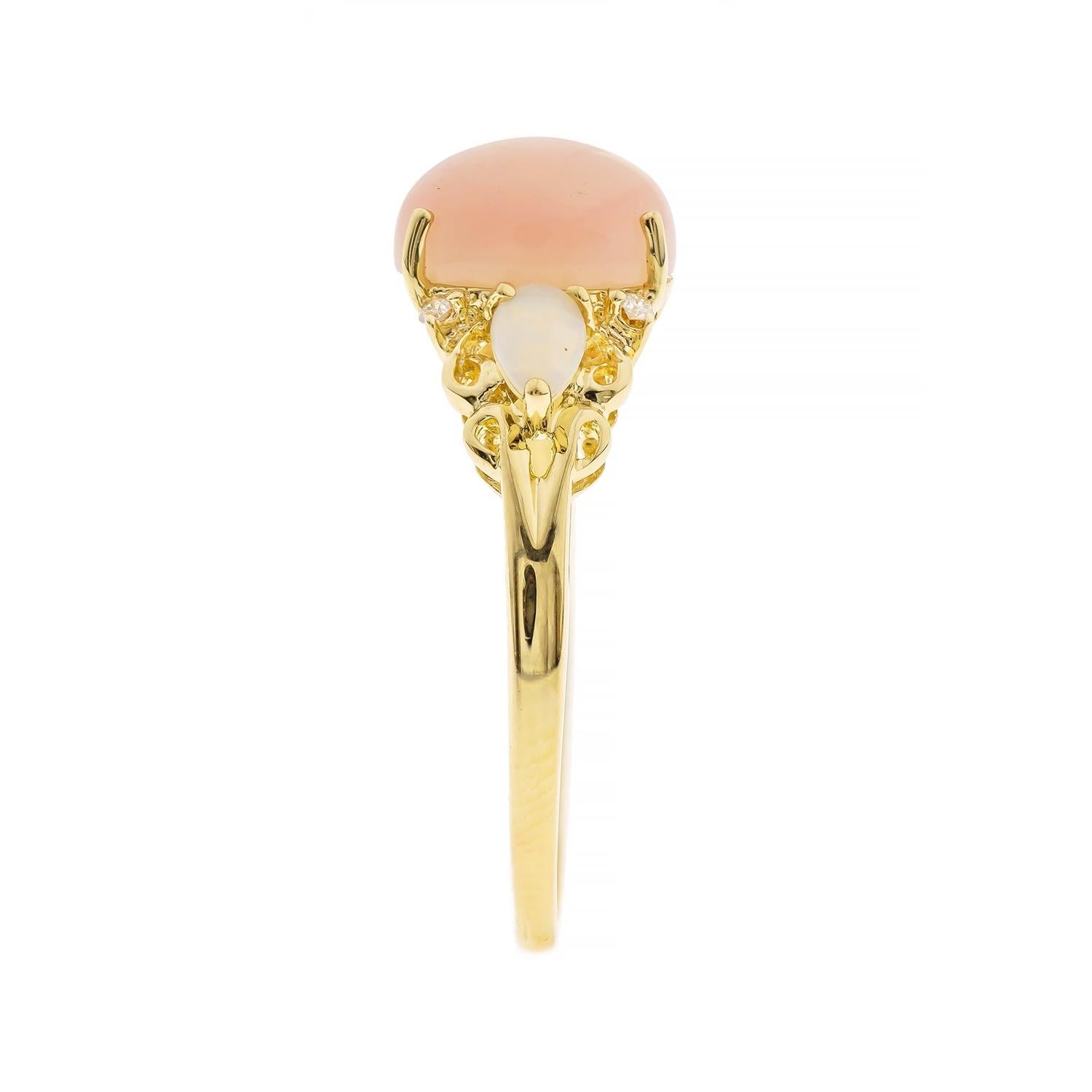 Oval-Cut Peruvian Pink Opal Ring In New Condition For Sale In New York, NY