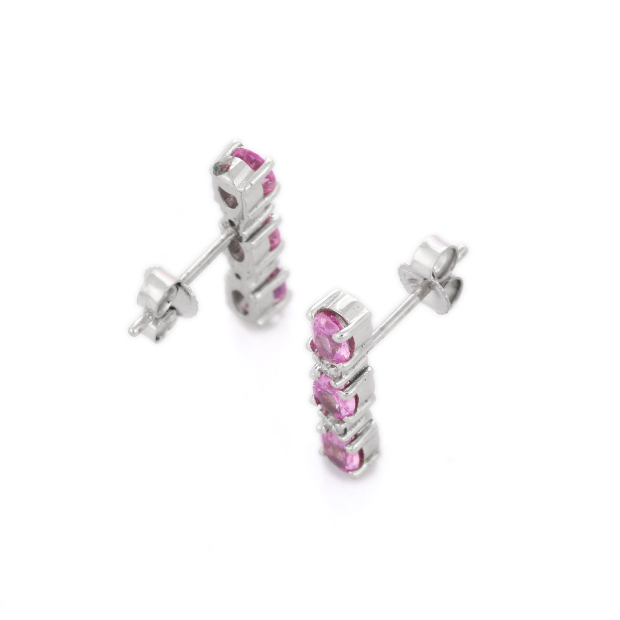 Début de l'époque victorienne Pendants d'oreilles en or blanc 18 carats, saphir rose taille ovale et diamants en vente
