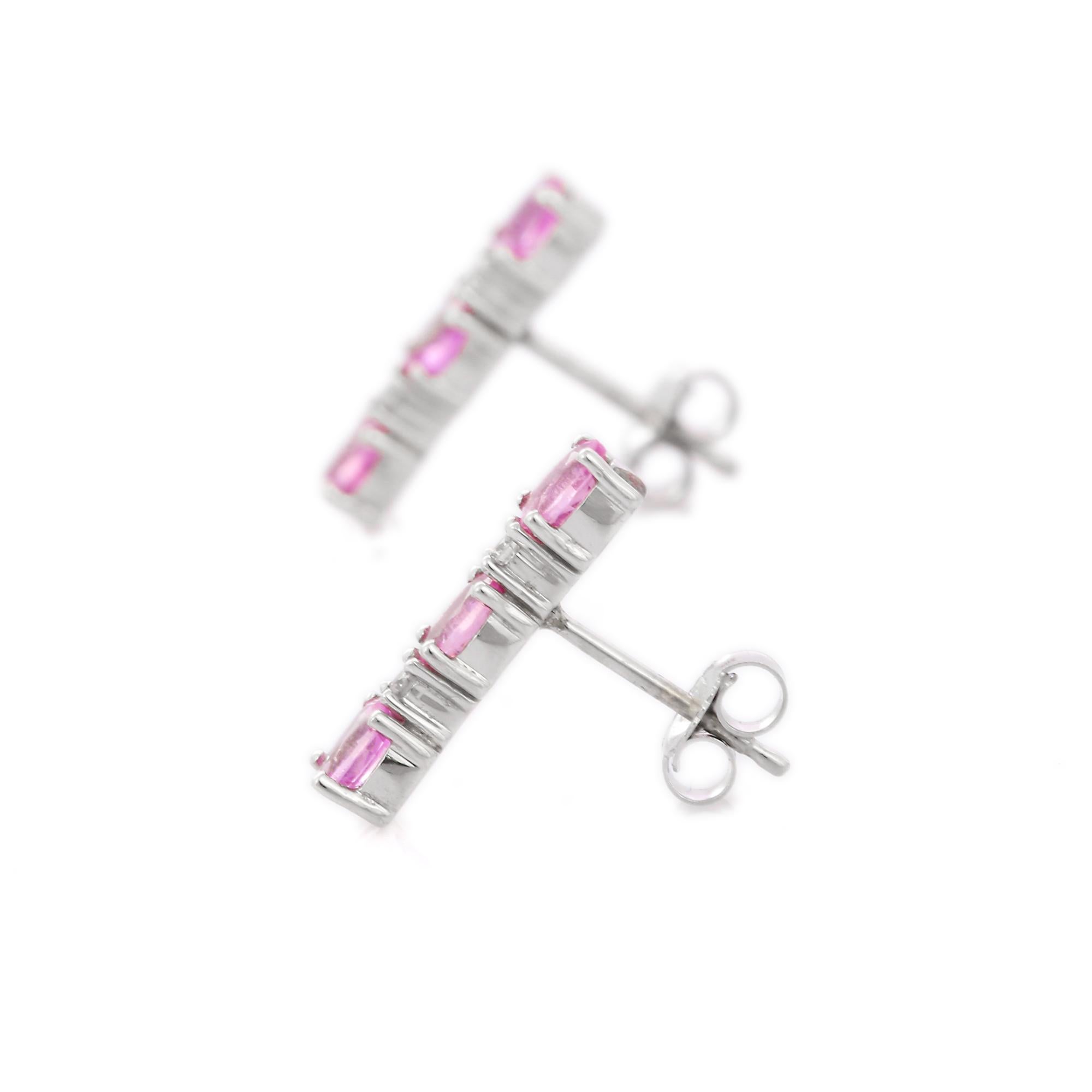 Taille ovale Pendants d'oreilles en or blanc 18 carats, saphir rose taille ovale et diamants en vente