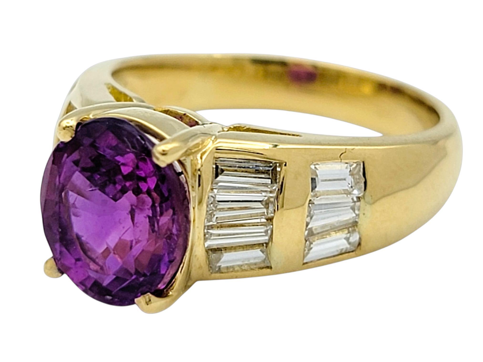 Oval Cut Purple Sapphire and Baguette Diamond Ring in 18 Karat Yellow Gold (Zeitgenössisch) im Angebot