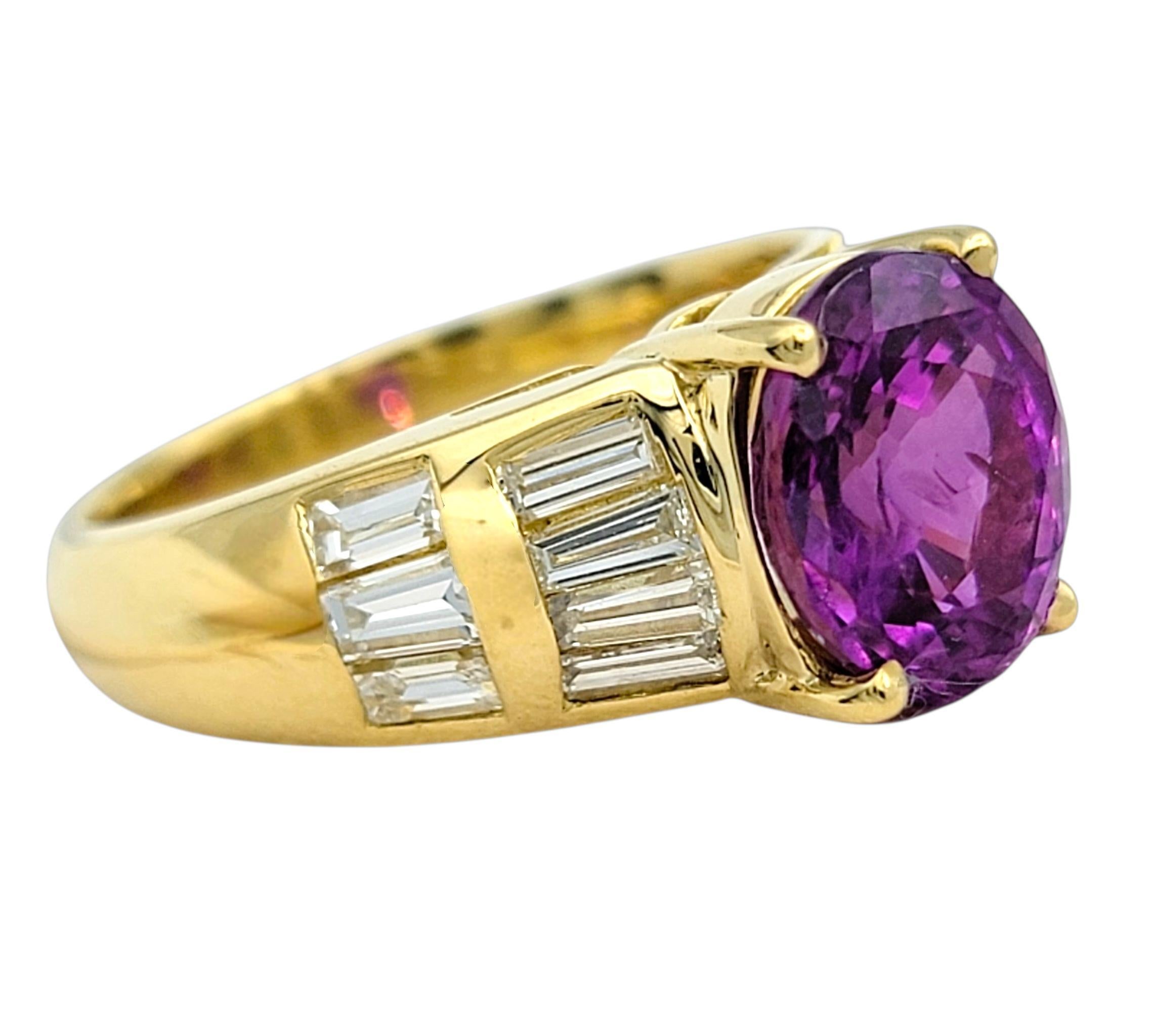Oval Cut Purple Sapphire and Baguette Diamond Ring in 18 Karat Yellow Gold im Zustand „Hervorragend“ im Angebot in Scottsdale, AZ