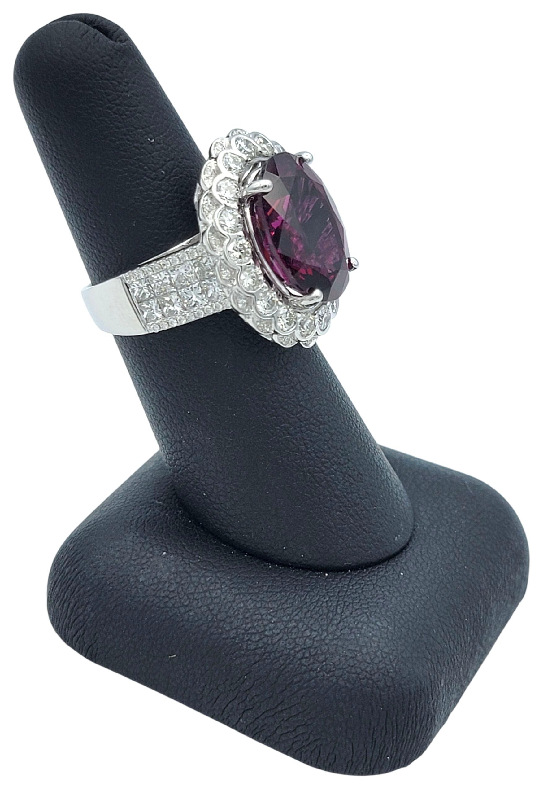 Ovaler Rhodolith-Granat und Diamant-Halo-Cocktailring aus 14 Karat Weißgold im Angebot 4