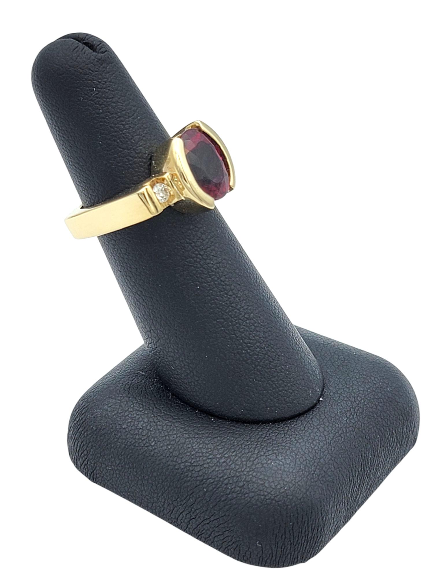 Bague à trois pierres en or jaune 14 carats, grenat rhodolite taille ovale et diamants en vente 6
