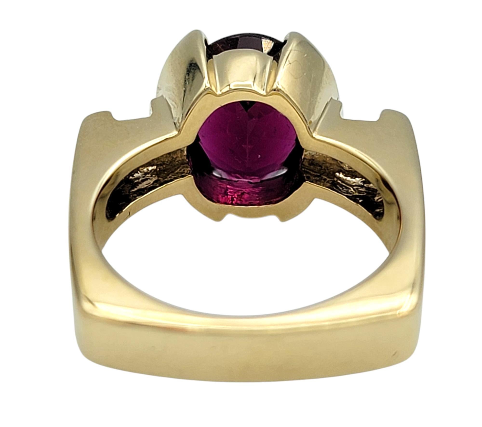 Bague à trois pierres en or jaune 14 carats, grenat rhodolite taille ovale et diamants Pour femmes en vente