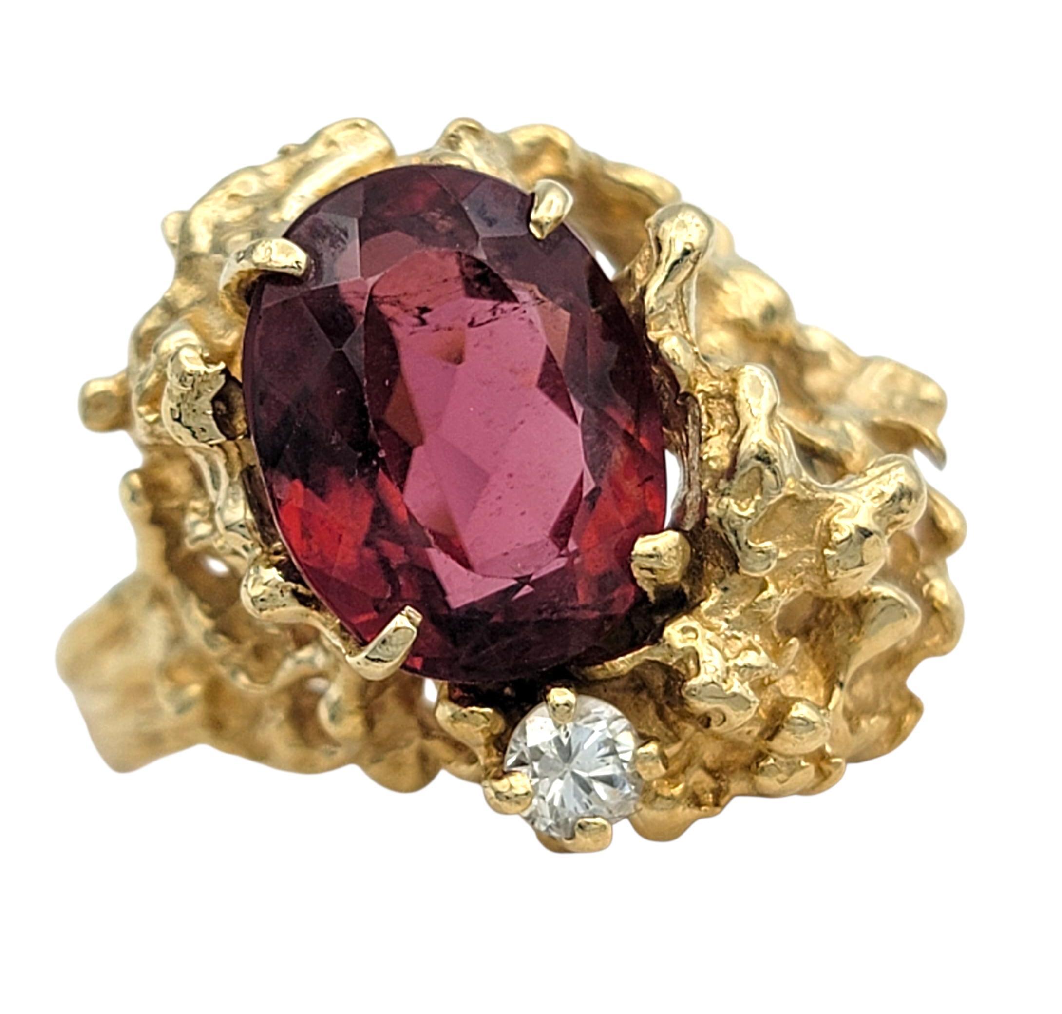 Ovaler Rubellit-Turmalin-Cocktailring mit Diamant aus 14 Karat Gelbgold (Zeitgenössisch) im Angebot